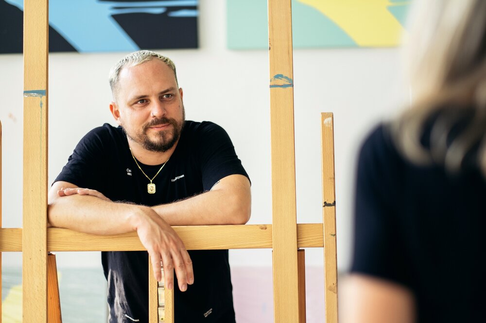 Pasta Oner – výrazná osobnost české pop‑art a současné umělecké scény, interview pro USSPA.