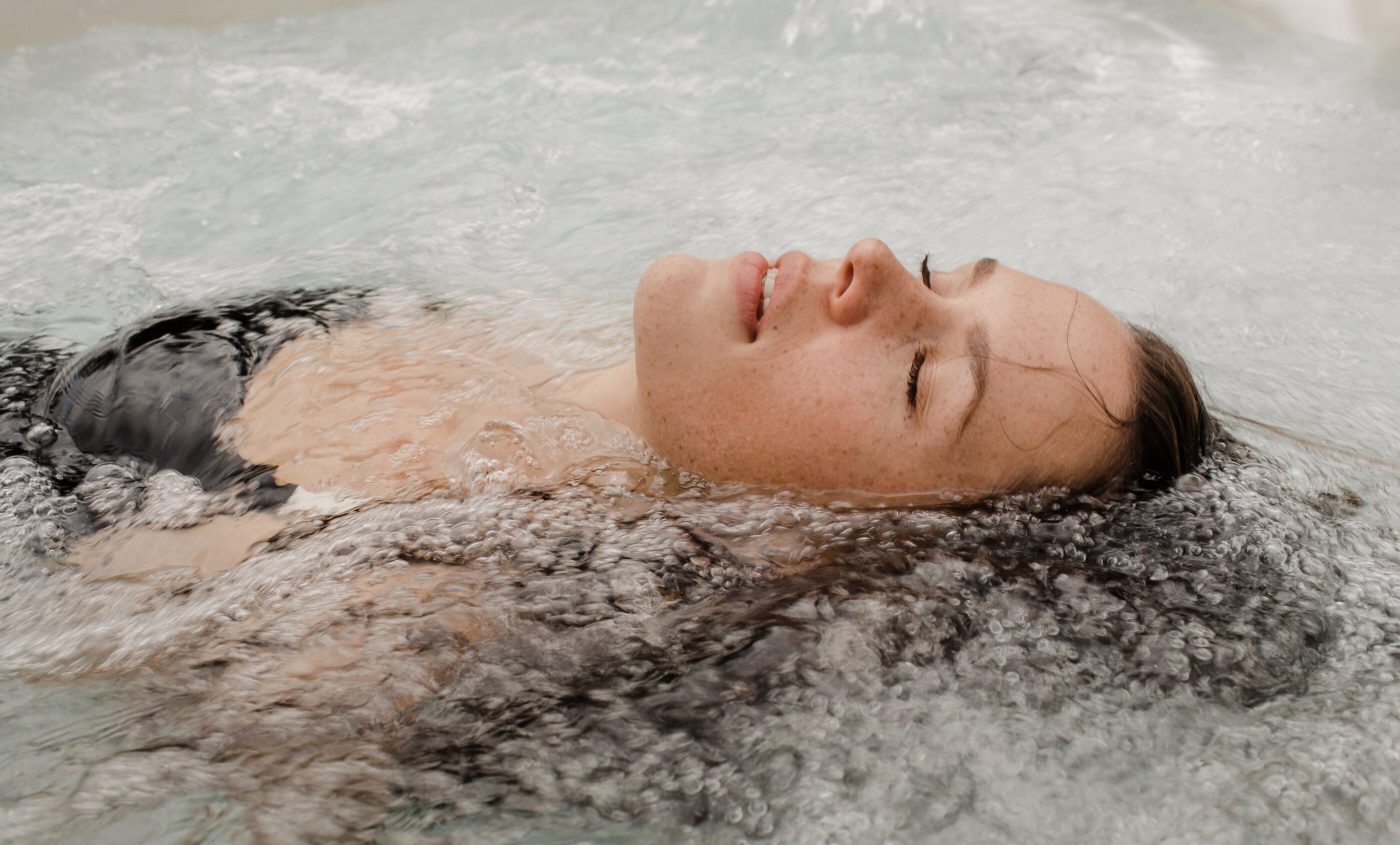 USSPA aromatherapy hot tub – soothing scents and warm water for deep, comforting home relaxation.
