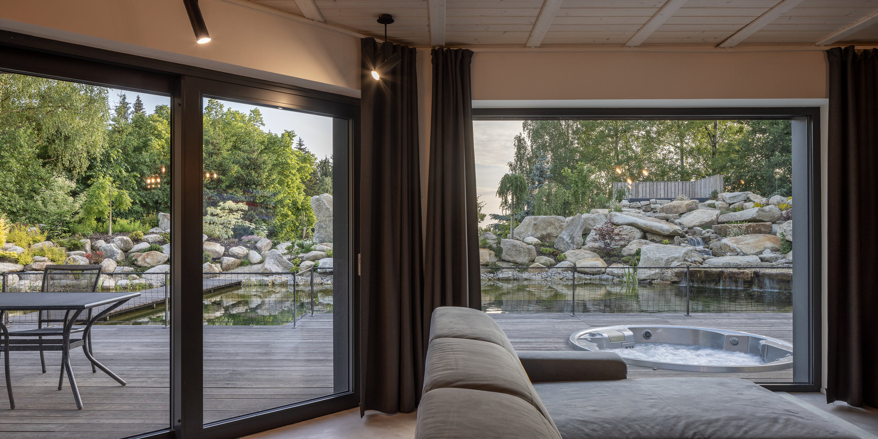 USSPA Orion – a circular hot tub seamlessly linking interior, terrace and garden in harmony with nature.