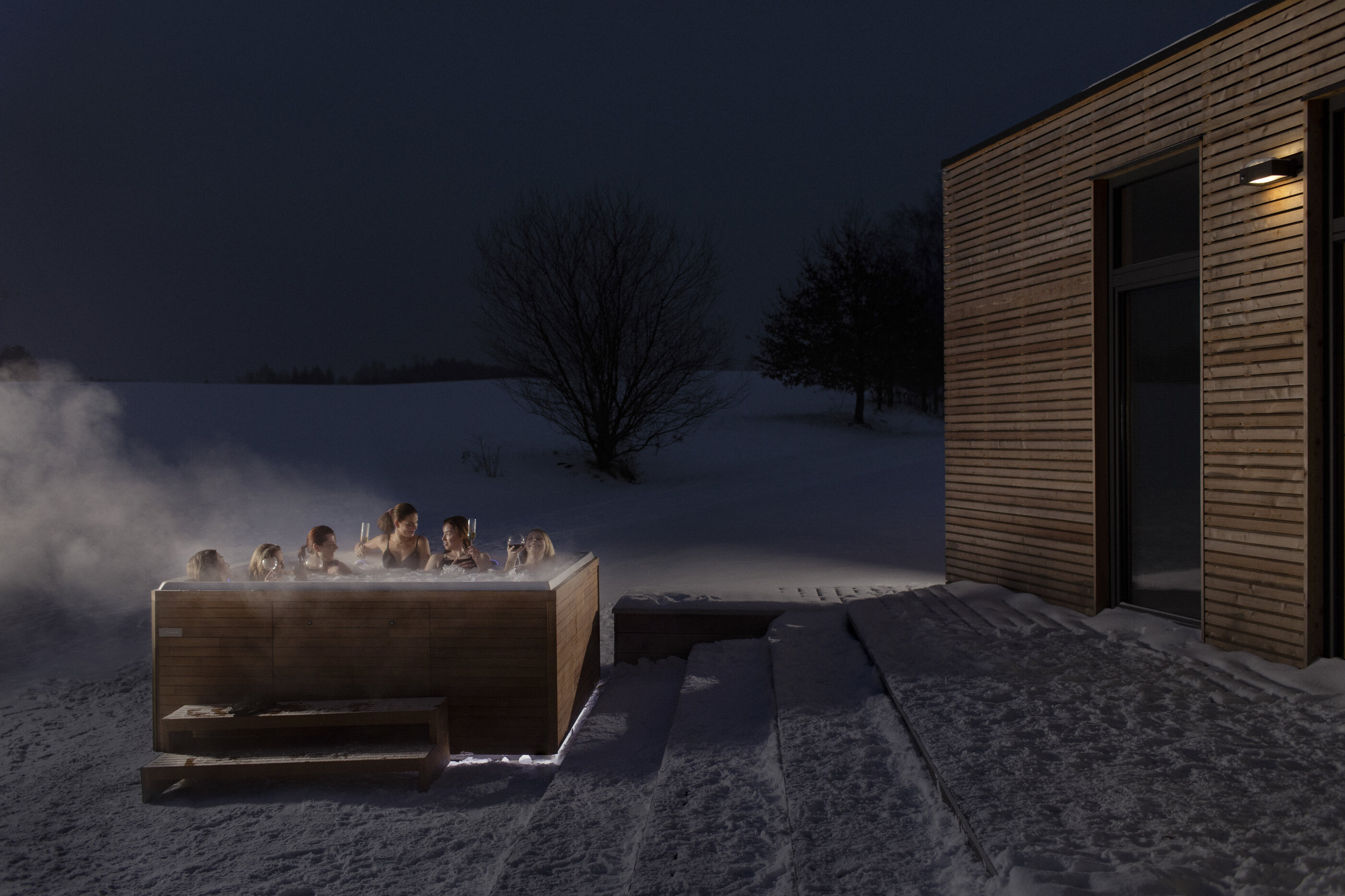 USSPA hot tub – a winter escape into warm water where soothing jets restore energy and comfort.