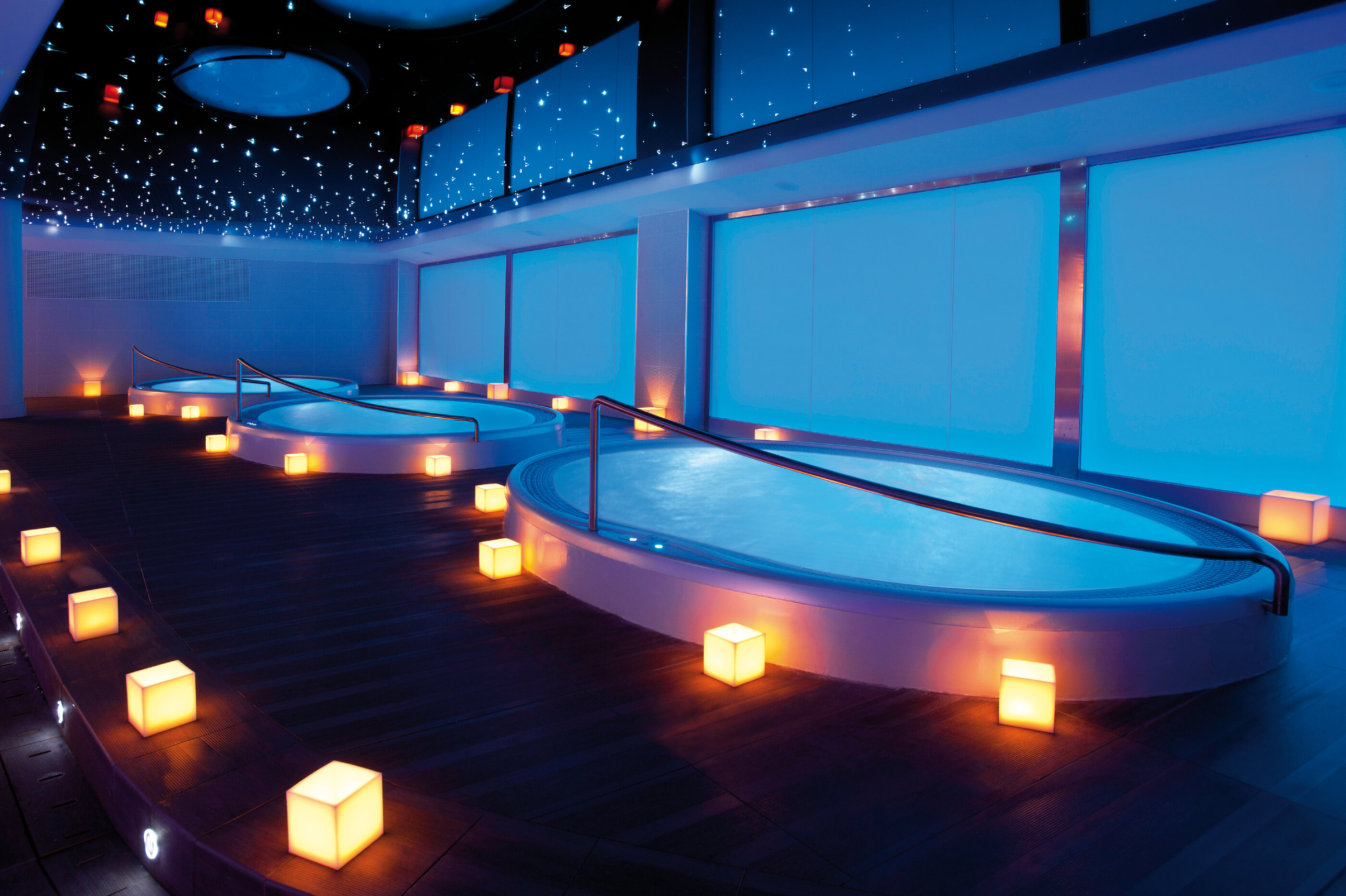 USSPA Arena – luxury outdoor wellness spa for up to 12 people with premium quality and custom design.