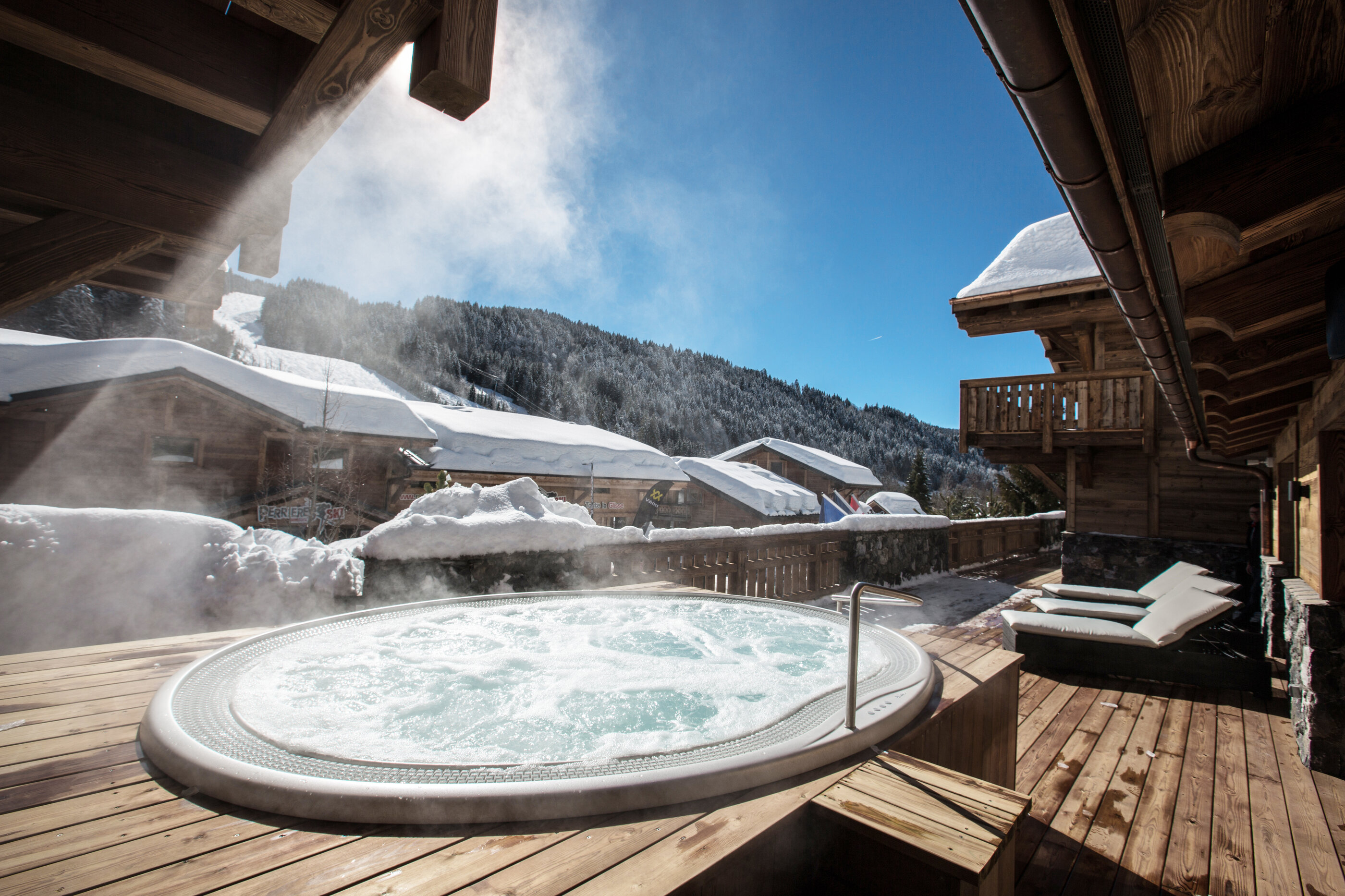 USSPA Arena – luxury commercial spa for up to 12 people at a mountain‑view apartment for demanding clients.