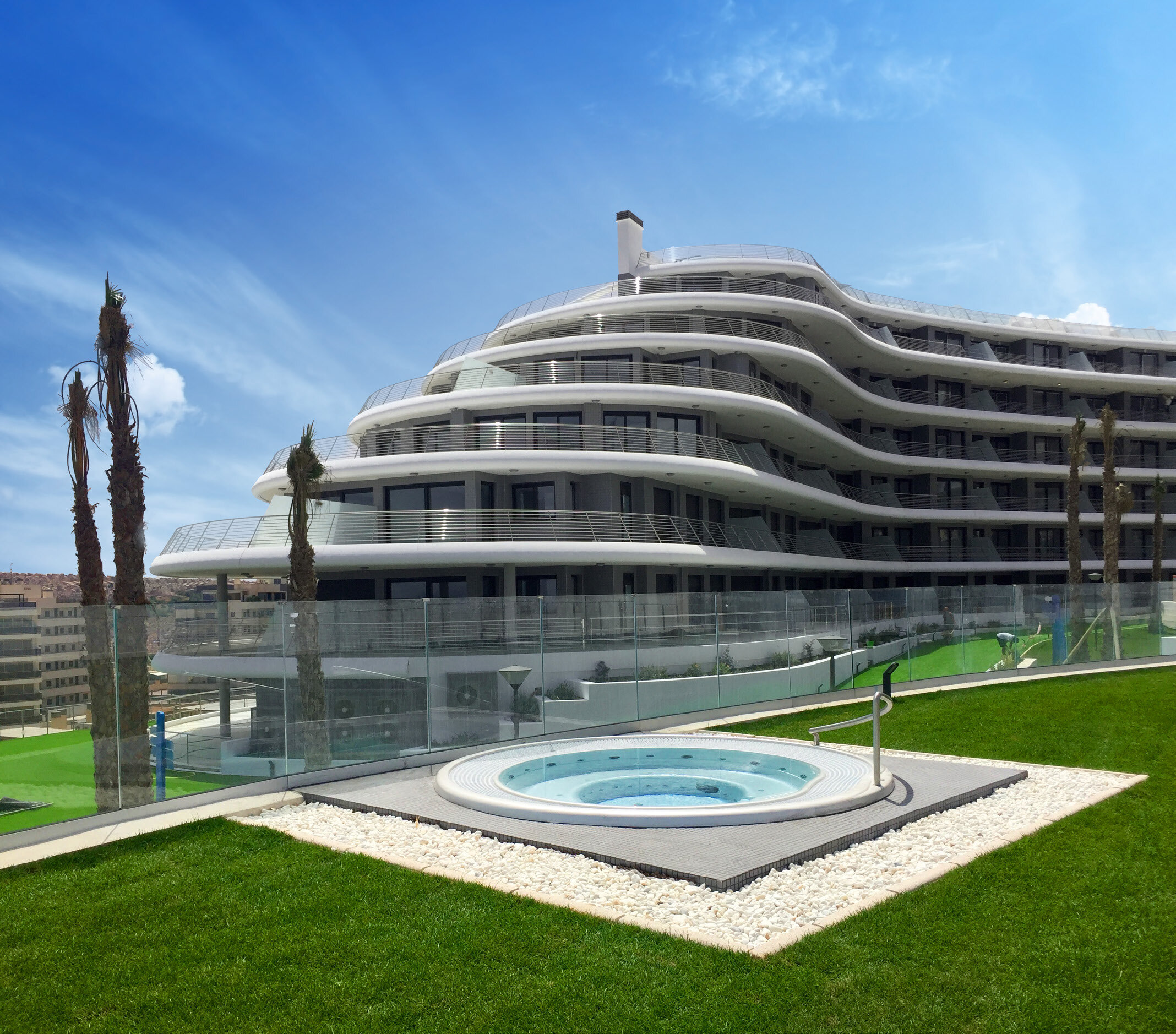 USSPA Dino – professional round spa in a luxury seaside resort for up to 7 people with water and air jets.