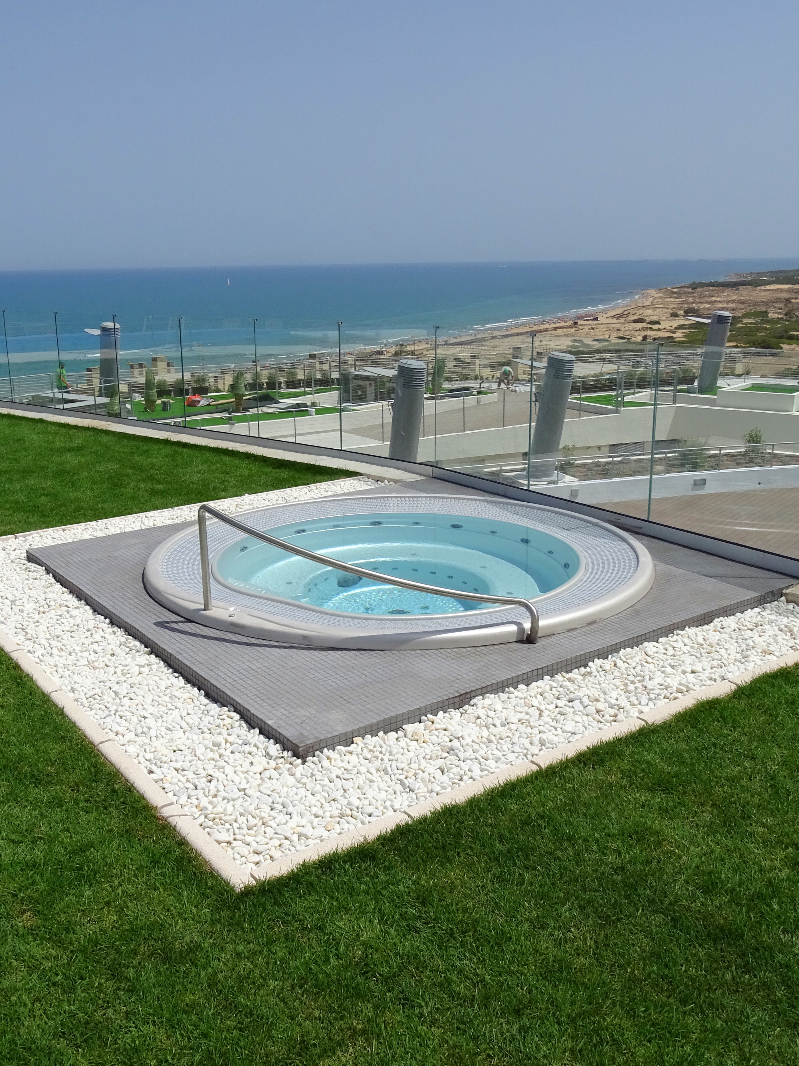 USSPA Dino – professional round spa in a luxury indoor wellness with sea view for up to 7 people.
