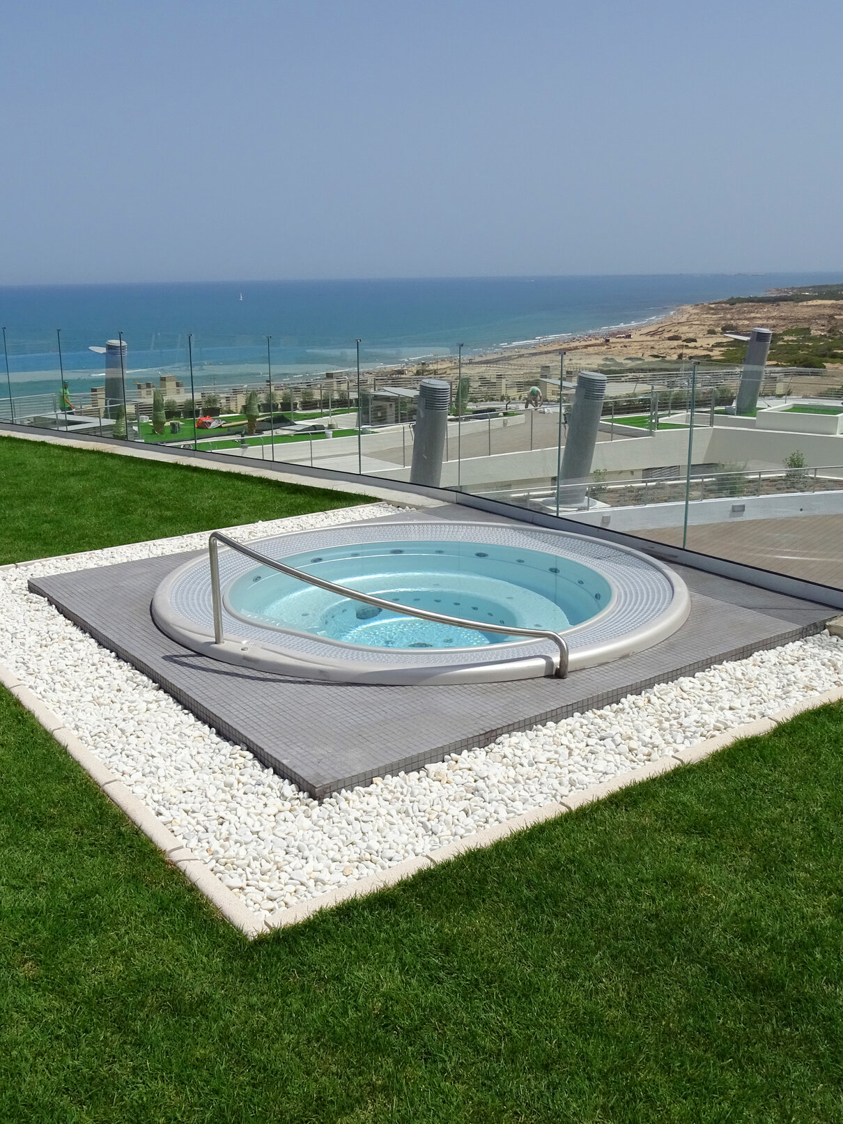 USSPA Dino – professional round spa in a luxury indoor wellness with sea view for up to 7 people.