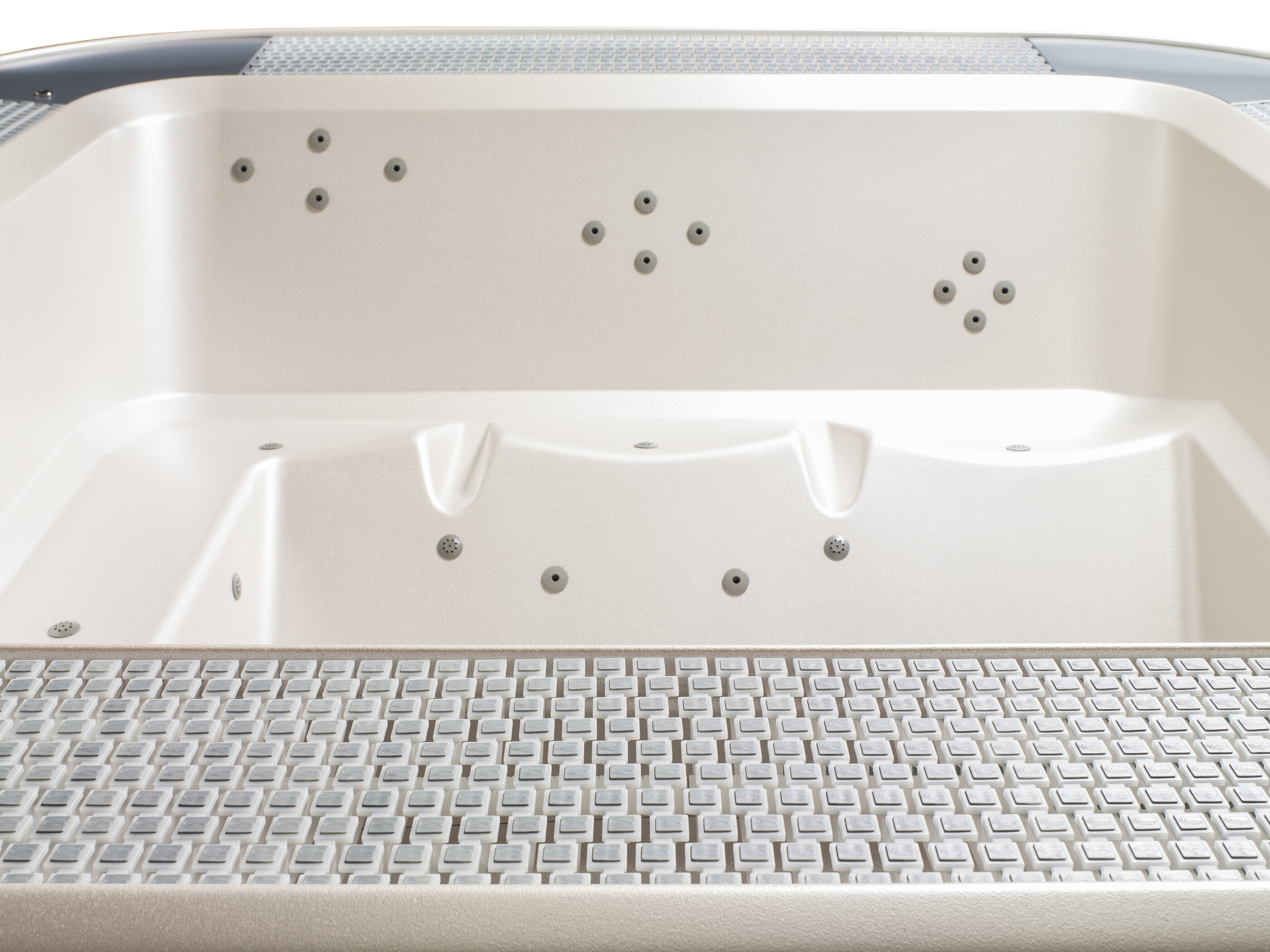 USSPA Divan – spa for up to 6 people with ergonomic seating, two jet layouts and classic or covered overflow.