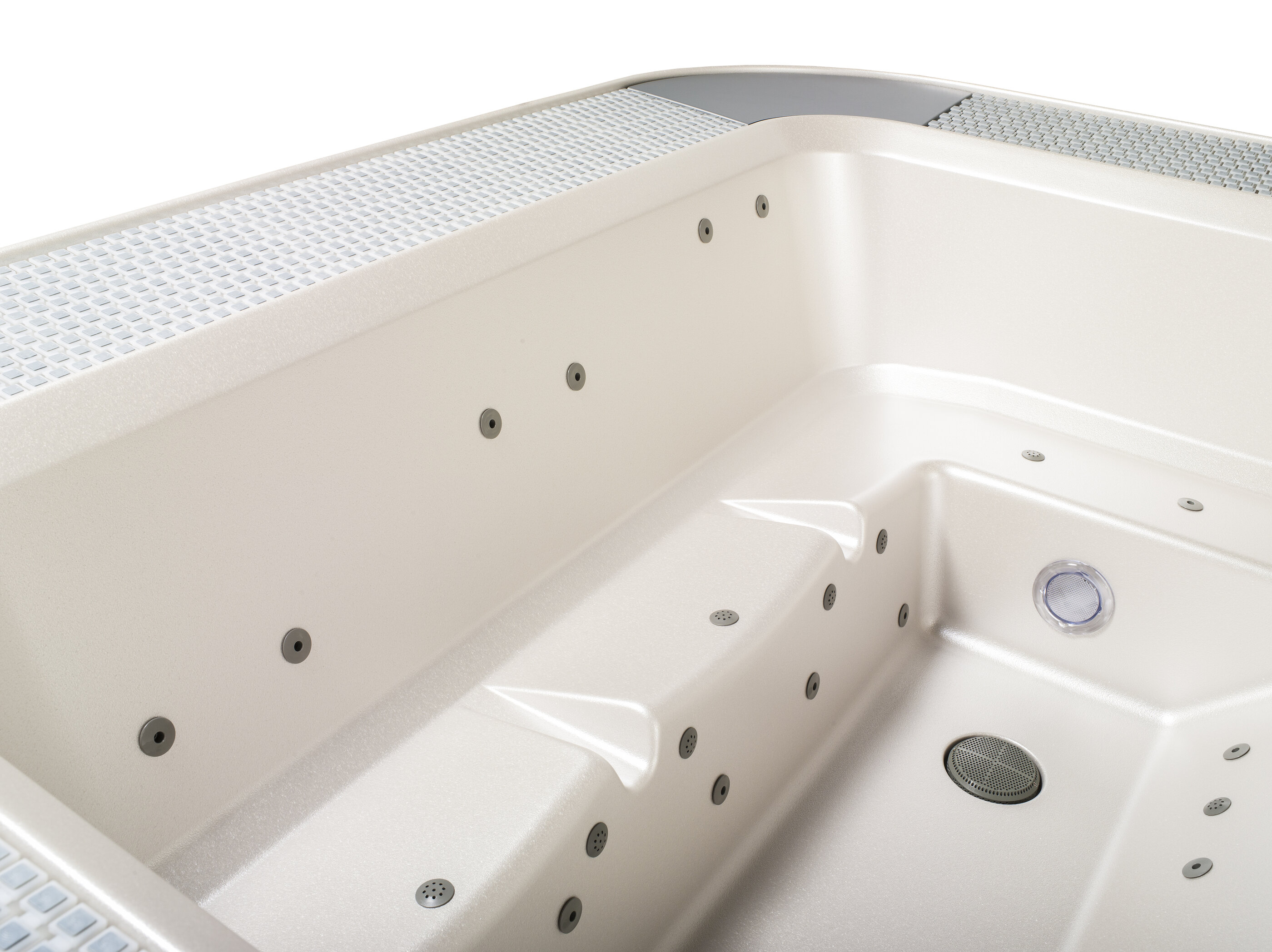 USSPA Divan – modern spa for up to 6 people with two jet layouts and classic or covered overflow options.