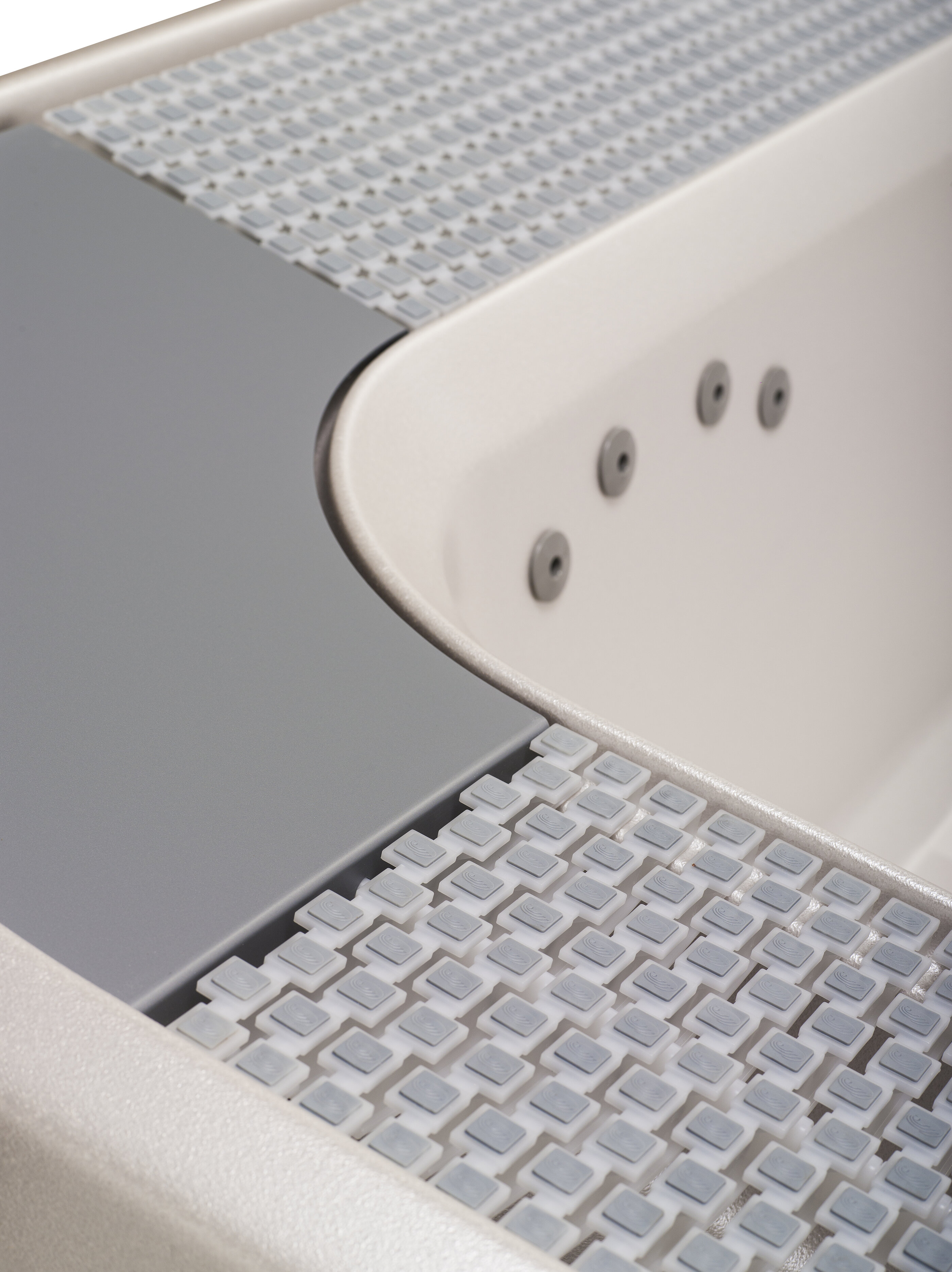 USSPA Divan – modern spa for up to 6 people with two jet layouts and classic or covered overflow options.