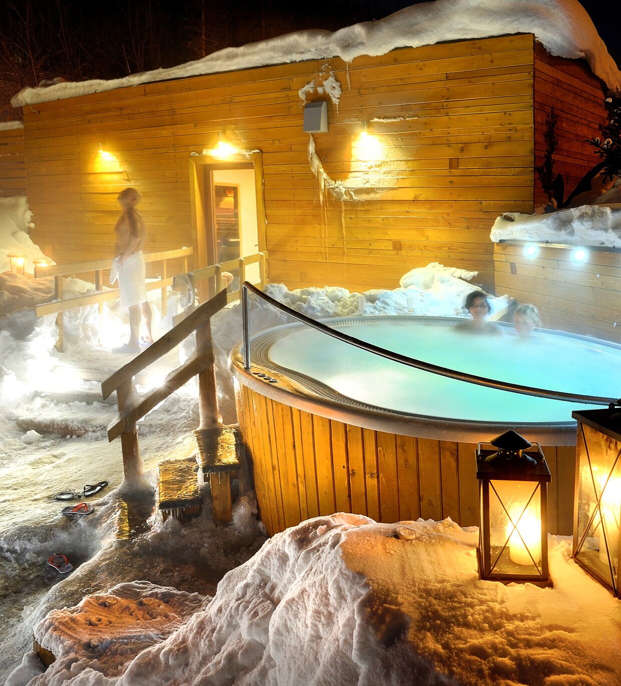 USSPA Arena – luxury commercial spa for up to 12 people at a mountain‑view apartment for demanding clients.