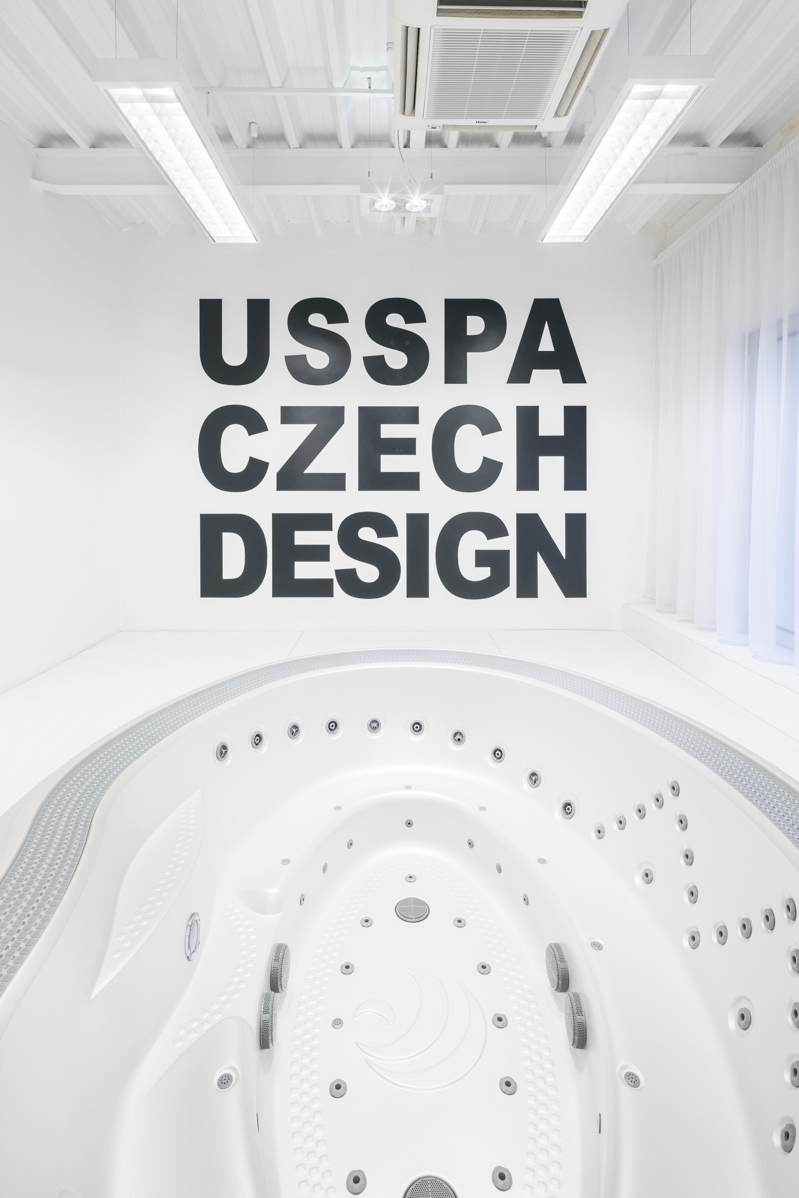 USSPA Brno showroom – design by Atelier Kunc, try spa and swim spa in the bathing zone.