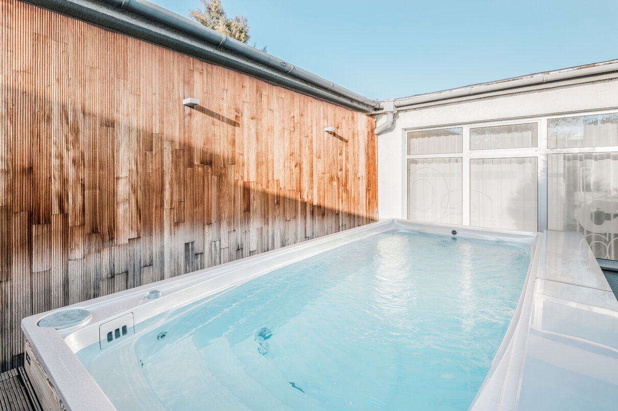 USSPA Brno showroom – bathing zone with swim spa for swimming, relaxation, and year-round use.