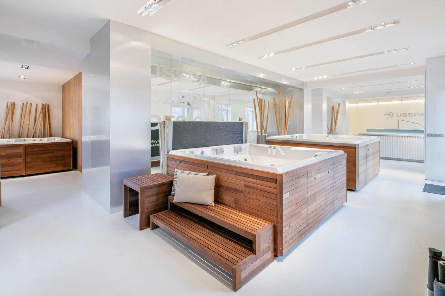 USSPA Dolní Dobrouč showroom – relaxation in outdoor hot tubs, wellness, year-round swim spa.