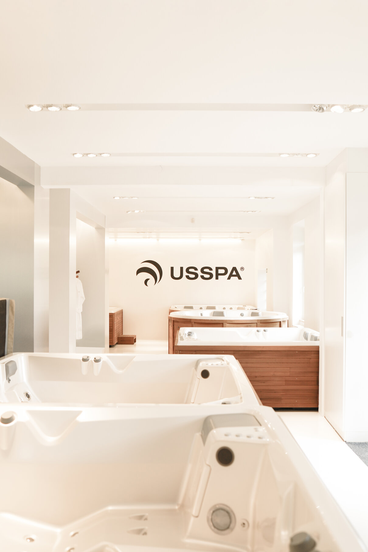 USSPA, Czech hot tub maker with 30 years’ tradition, personal approach, custom hot tubs & pools.