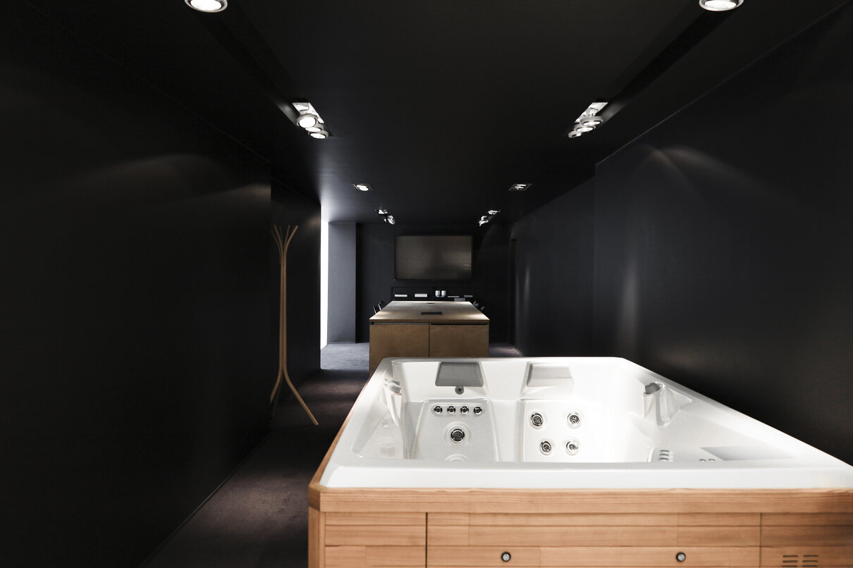 USSPA Dolní Dobrouč showroom – relaxation in outdoor hot tubs, wellness, year-round swim spa.