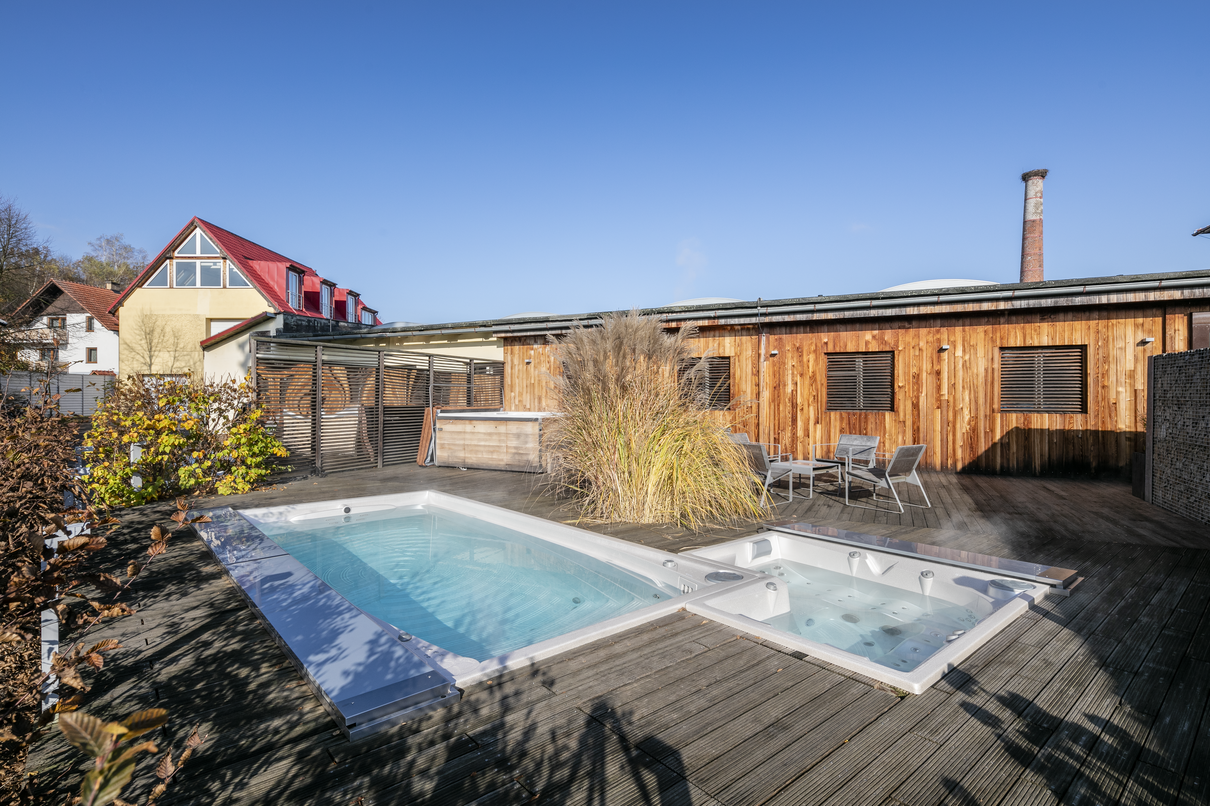 USSPA Dolní Dobrouč showroom – relaxation in outdoor hot tubs, wellness, year-round swim spa.