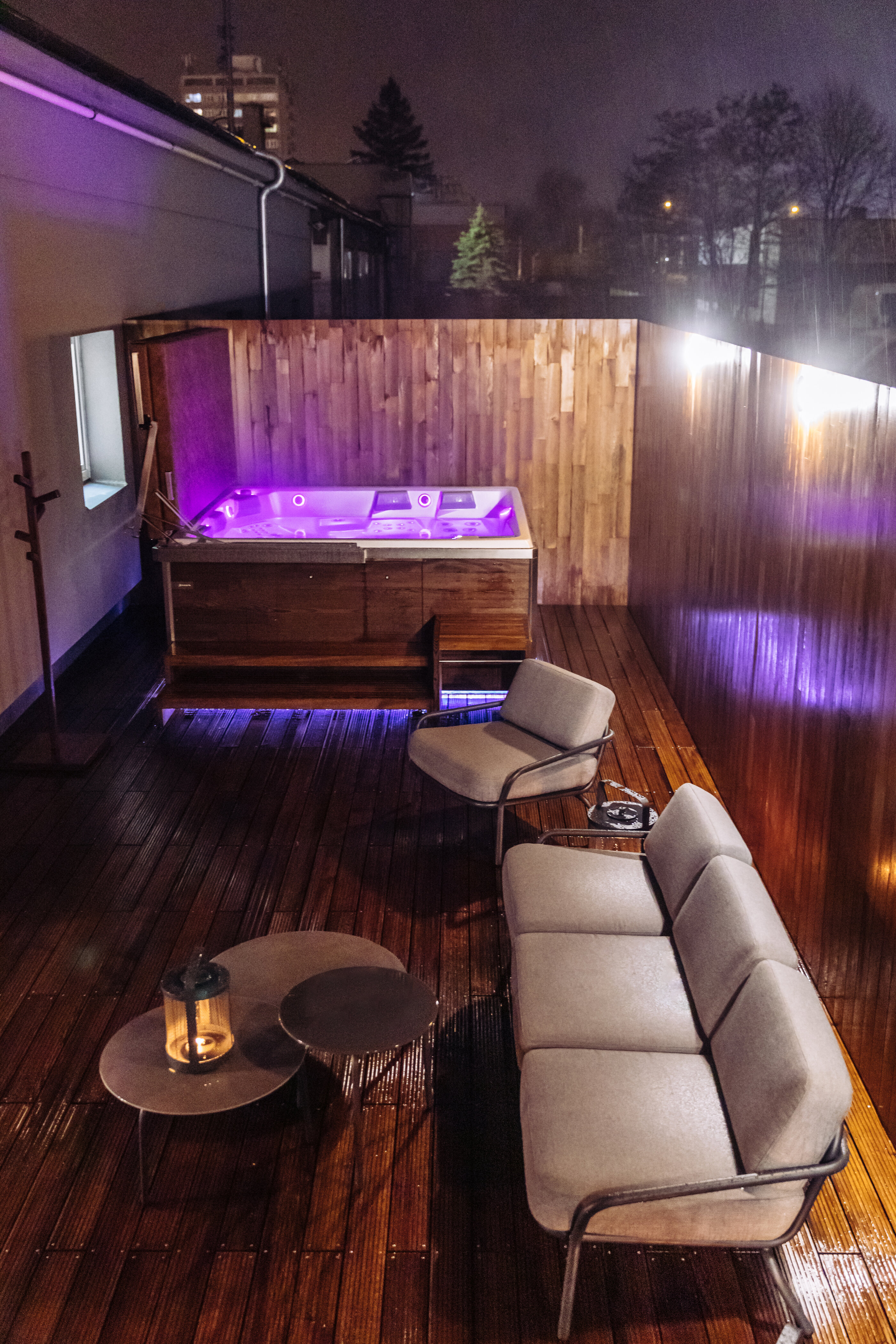 USSPA Ostrava showroom – try outdoor hot tubs and year-round swim spa in the bathing zone.