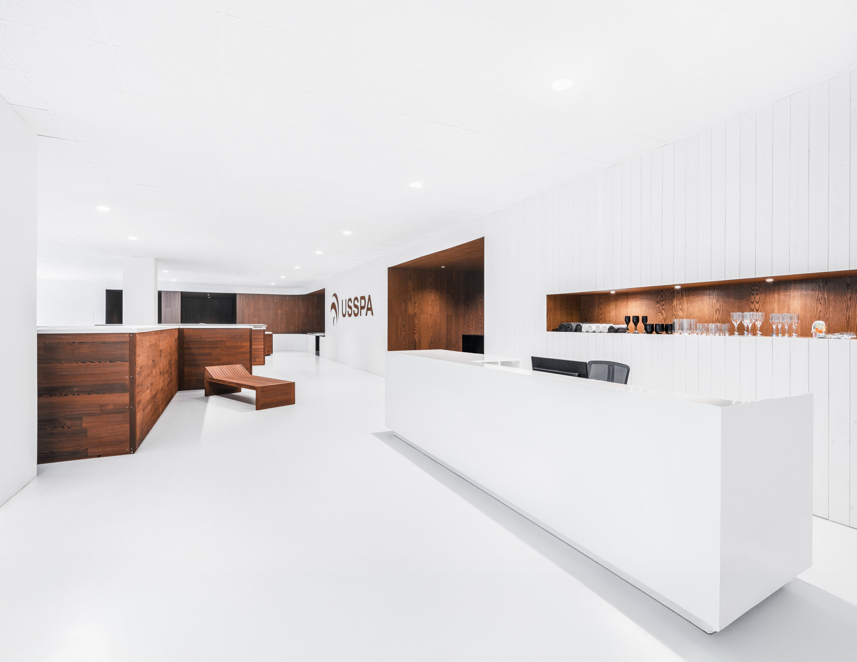 USSPA Ostrava showroom – try outdoor hot tubs and year-round swim spa, interior by Vrtiška & Žák.