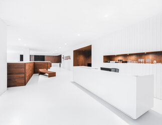 USSPA Ostrava showroom – try outdoor hot tubs and year-round swim spa, interior by Vrtiška & Žák.