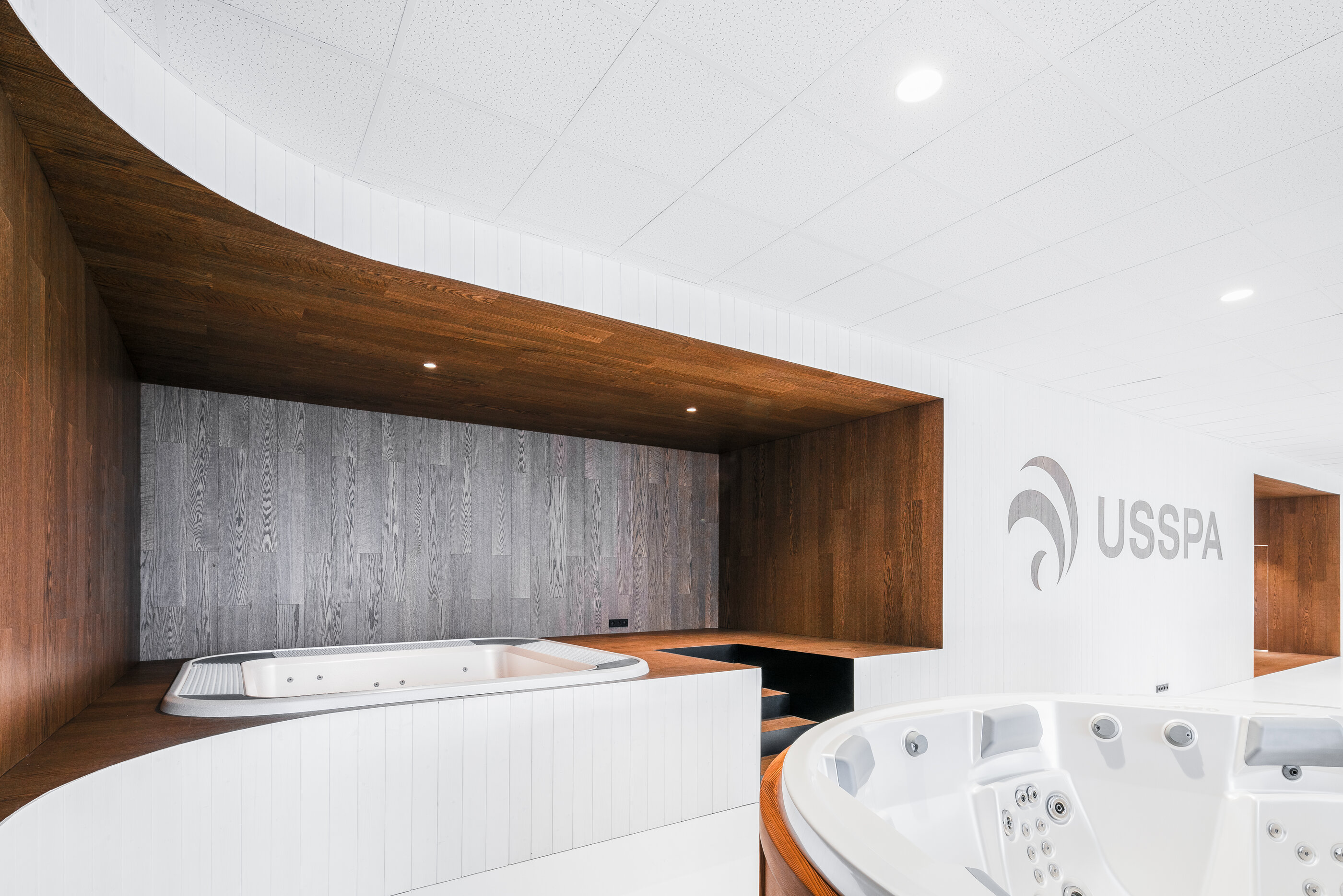 USSPA Ostrava showroom – try outdoor hot tubs and year-round swim spa, interior by Vrtiška & Žák.