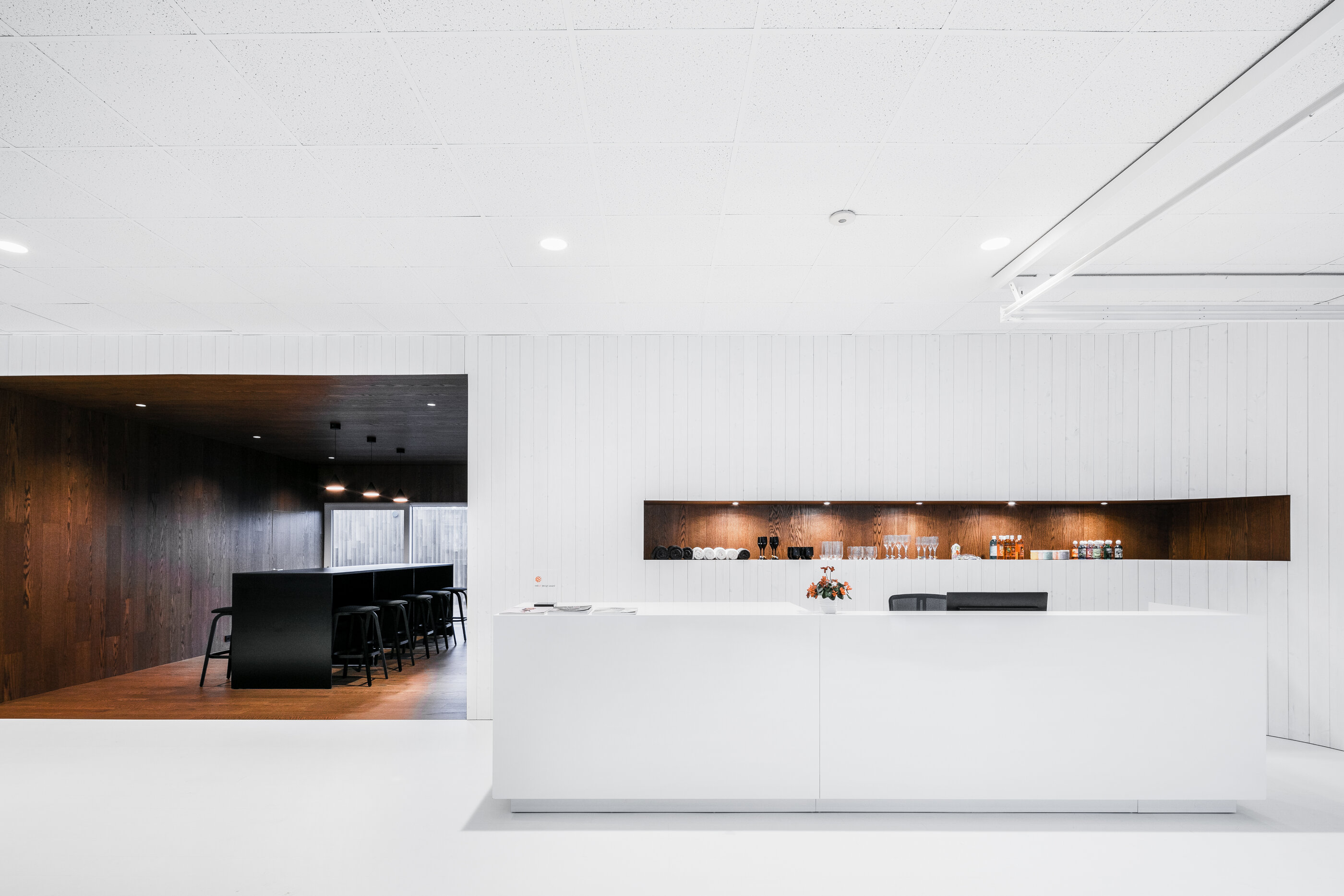 USSPA Ostrava showroom – try outdoor hot tubs and year-round swim spa, interior by Vrtiška & Žák.