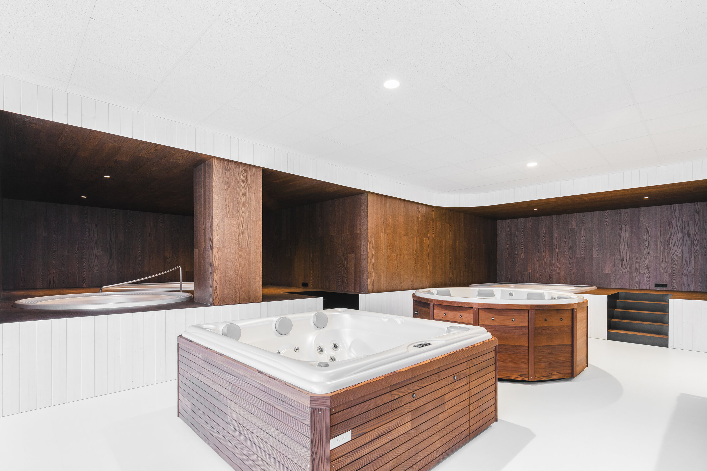 USSPA Ostrava showroom – try outdoor hot tubs and year-round swim spa, interior by Vrtiška & Žák.