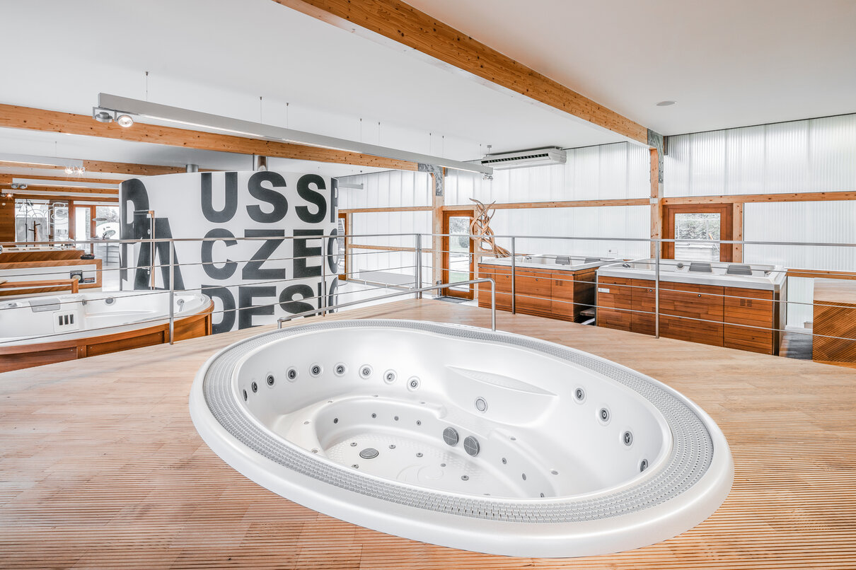 USSPA showroom Prague–Zeleneč, home and commercial spa, premium design, bathing zone.