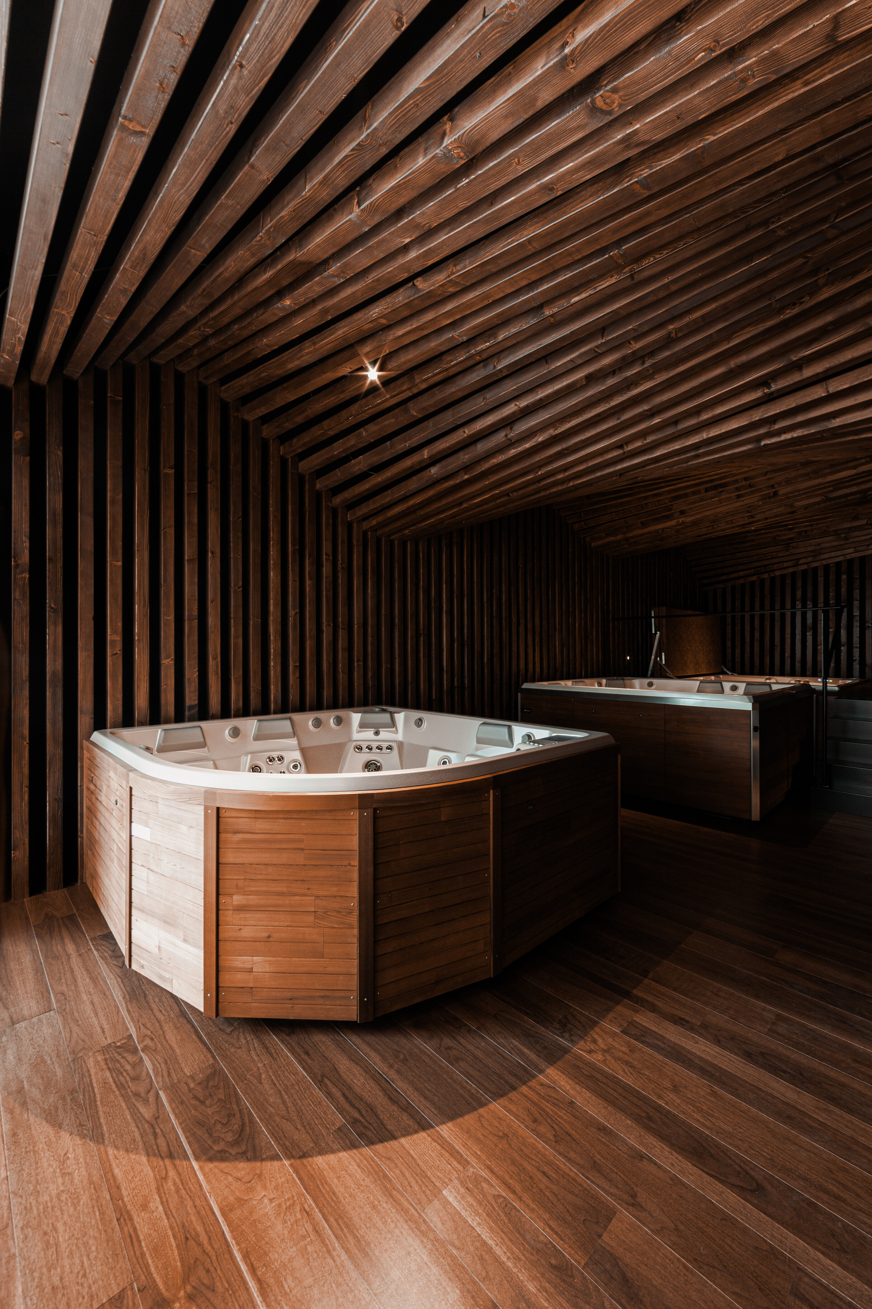 USSPA showroom in Prague invites you to try an outdoor hot tub and year-round pool – discover your ideal spa.