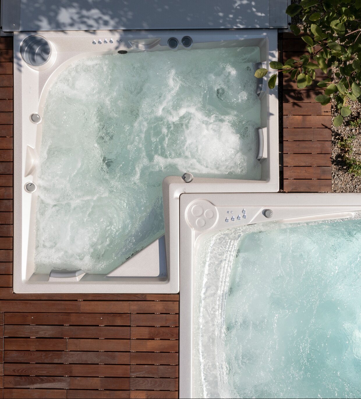 USSPA hot tubs combinable with swim spa – swimming and relaxation for your home garden.