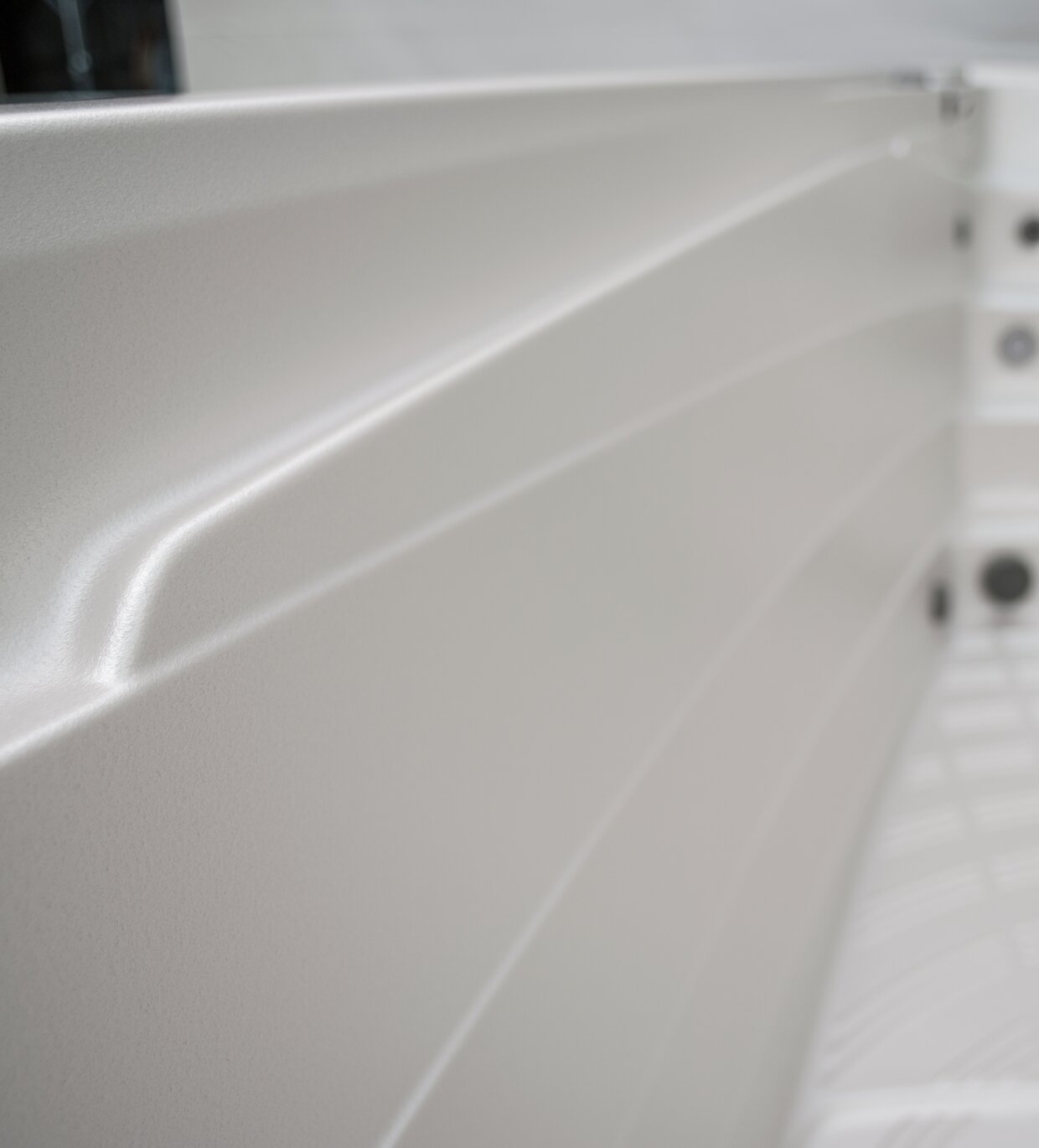 USSPA swim spa accessories – thermal covers, lifts and technical elements for perfect relaxation.