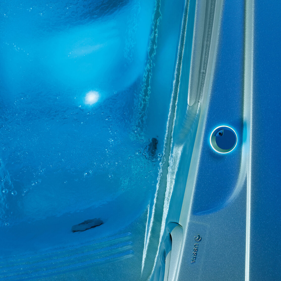 USSPA swim spa accessories – thermal covers, lifts and technical elements for perfect relaxation.