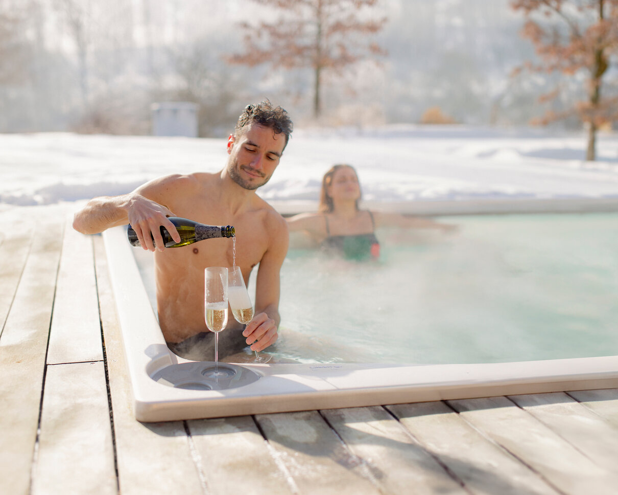 USSPA whirlpools and swim spa pools offer comfort for moments of relaxation and active enjoyment.