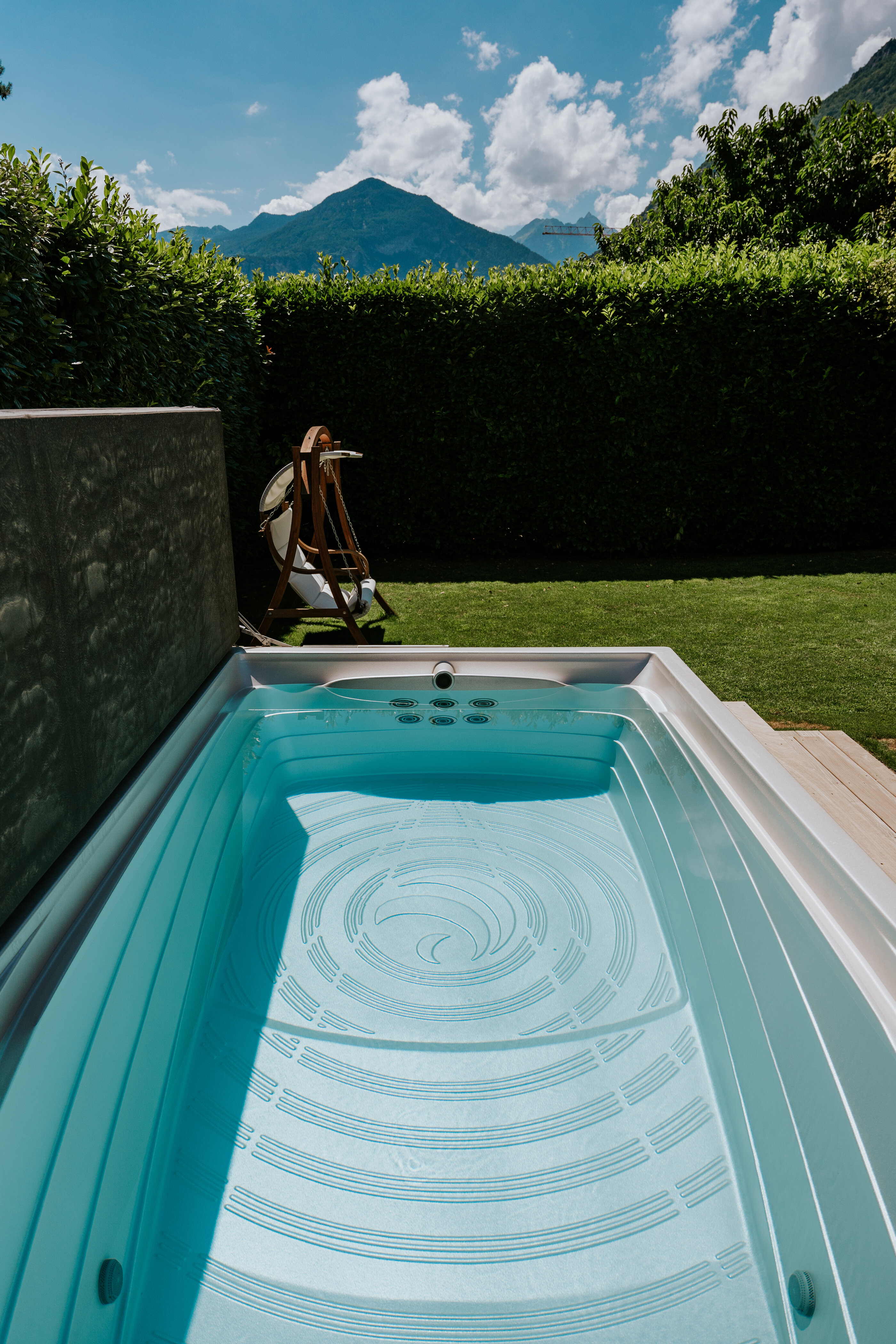 USSPA premium swim spa pool brings a comfortable swimming solution right at your home.