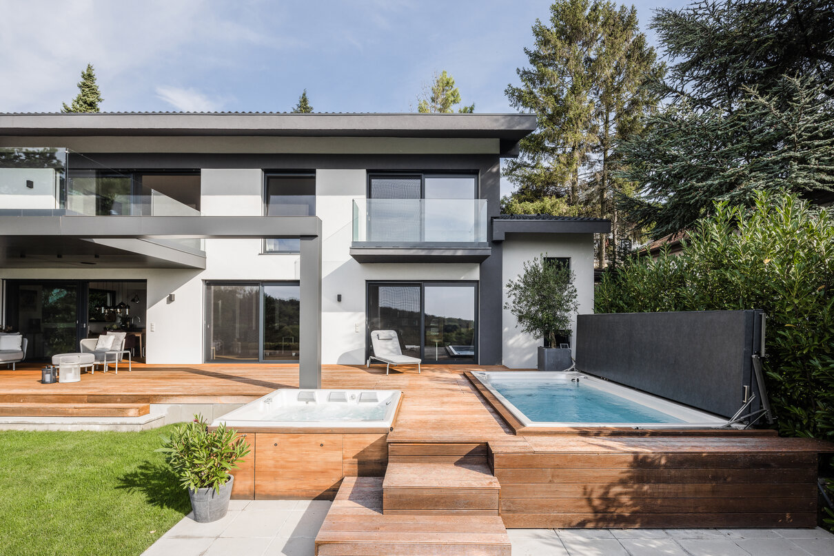 USSPA swimming pool Swim Spa M and spa Lounge iN as a design and functional element of your garden.
