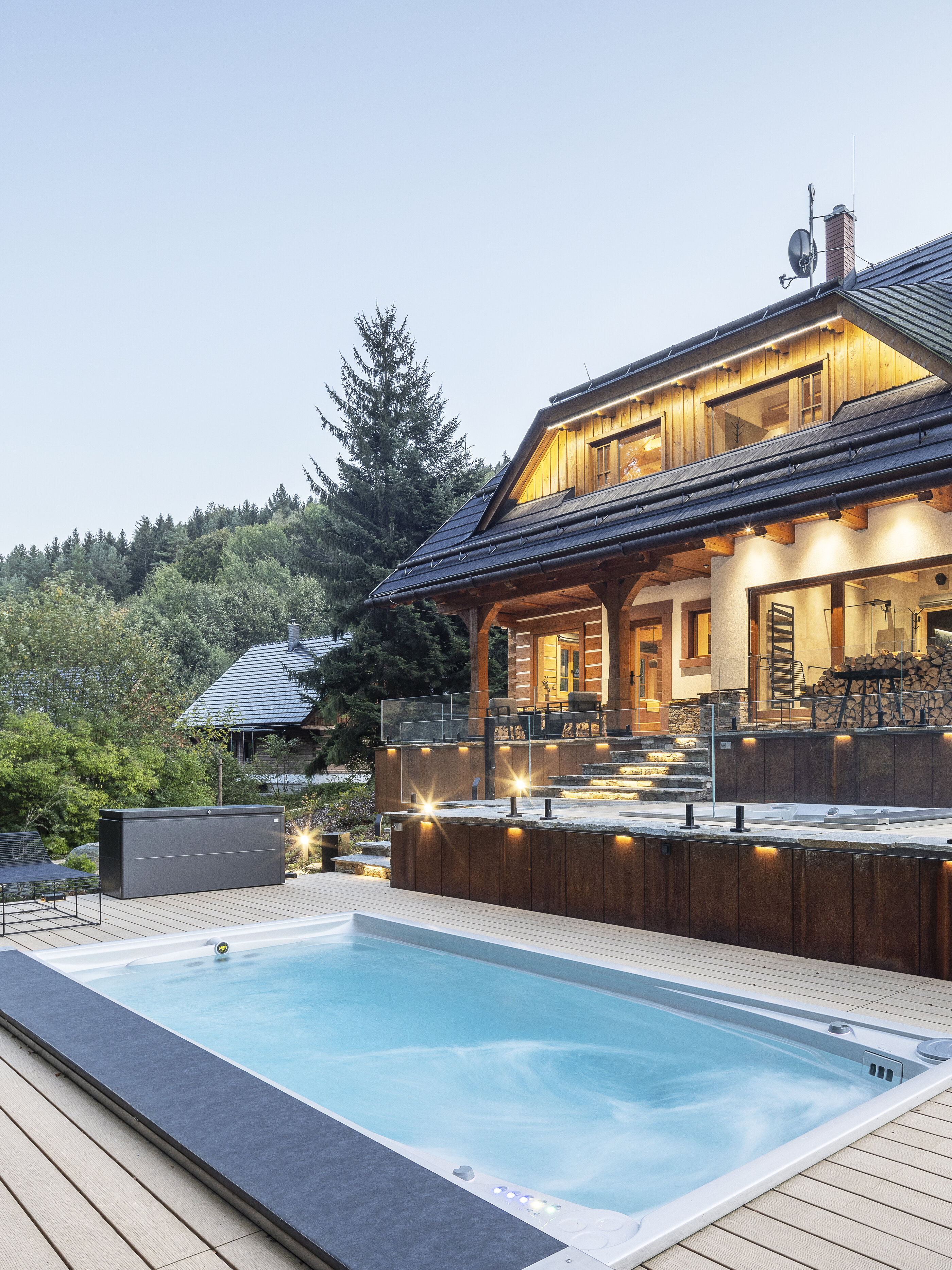 USSPA automatic thermal cover works with swim spas and whirlpools for comfort and safety.