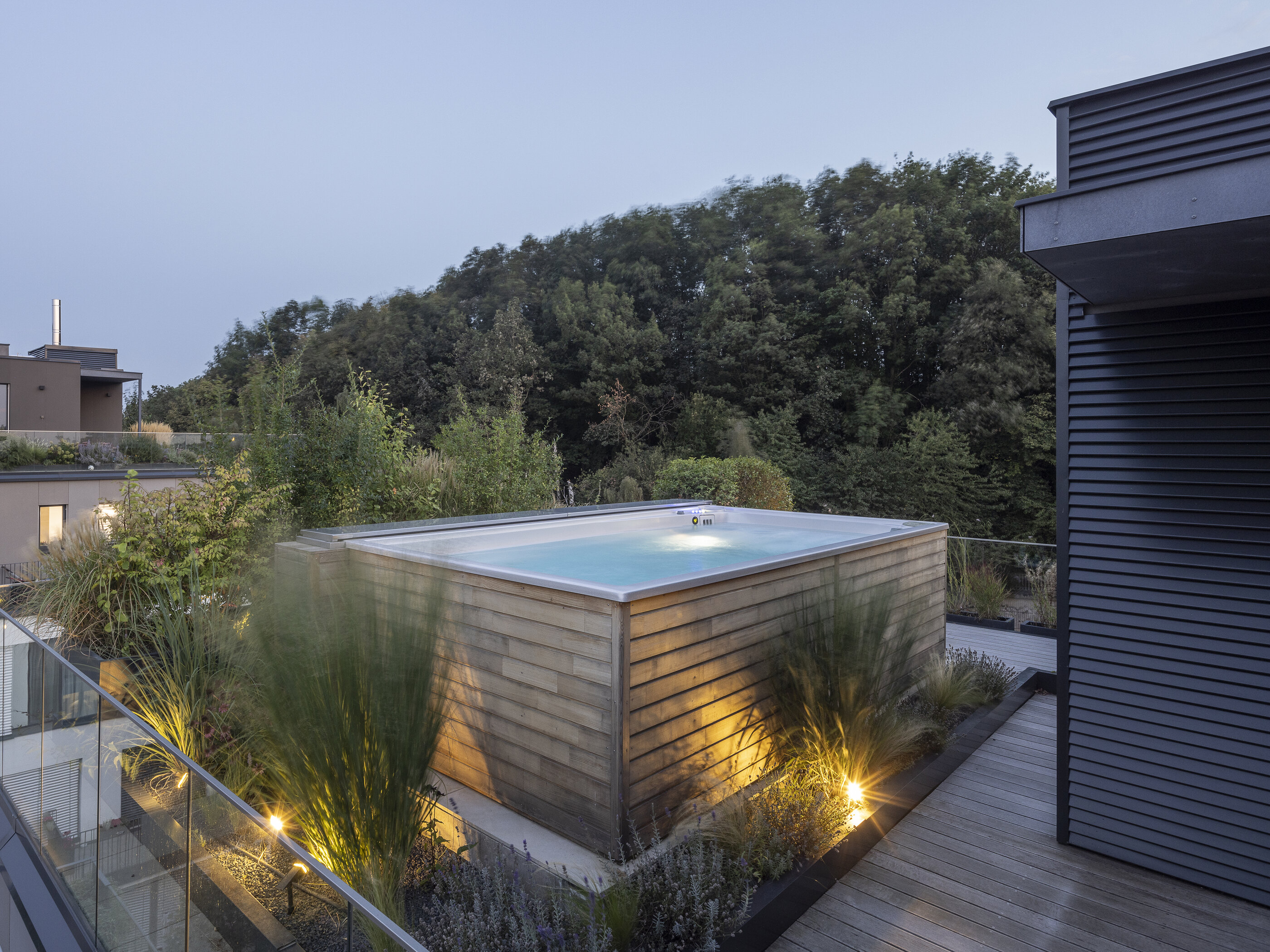 USSPA swim spa on a apartment terrace – intimate atmosphere with color lighting.