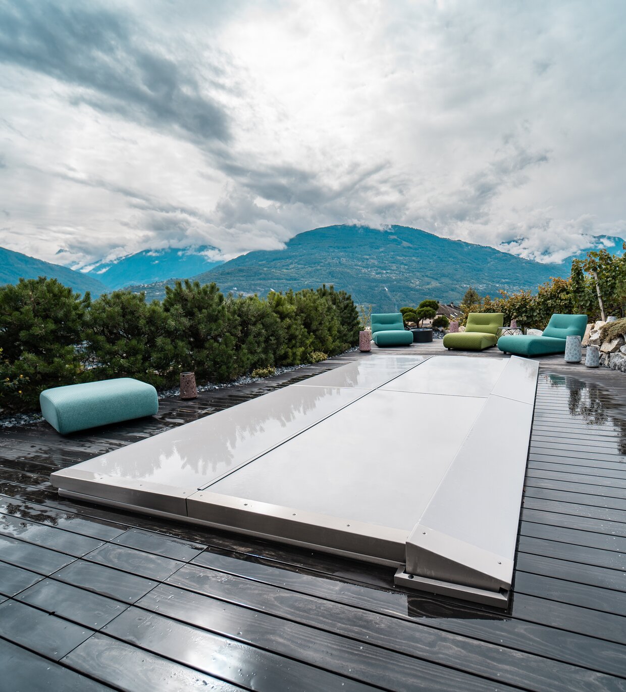 USSPA thermal cover reduces water evaporation, keeps heat, protects kids and is easy to use.