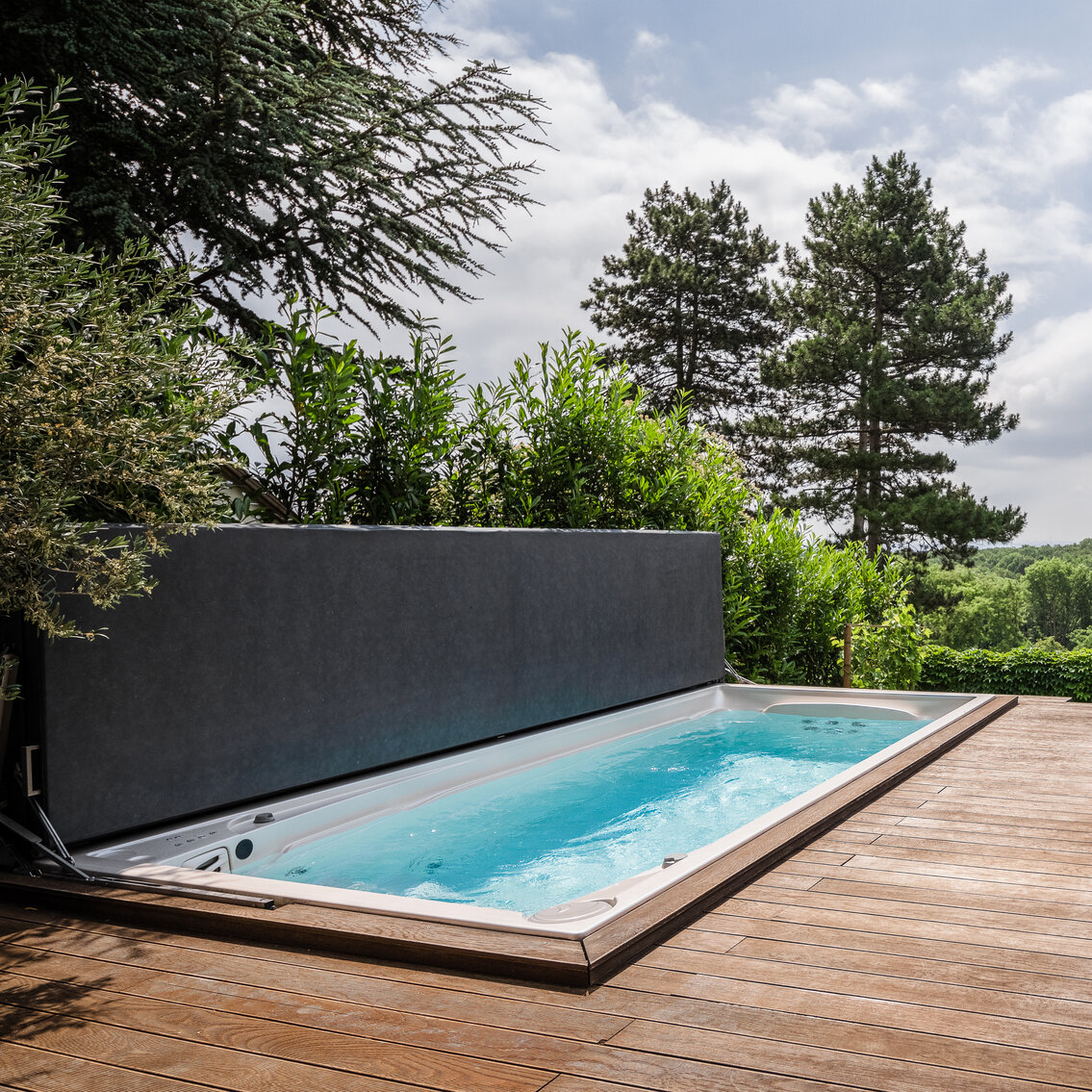 USSPA automatic thermal cover works with swim spas and whirlpools for comfort and safety.