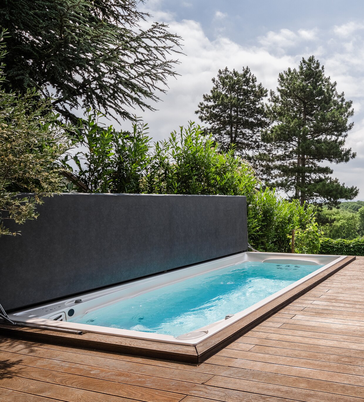 USSPA automatic thermal cover works with swim spas and whirlpools for comfort and safety.