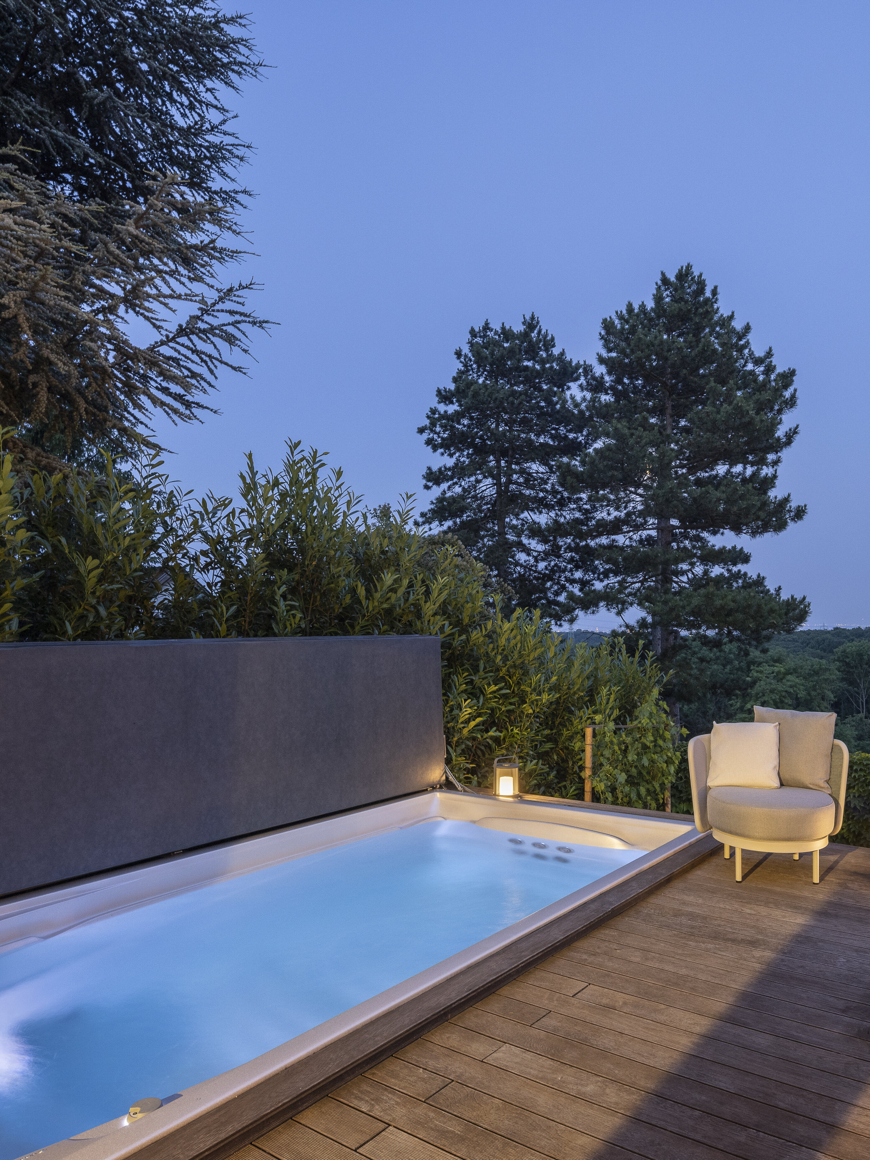 USSPA automatic thermal cover works with swim spas and whirlpools for comfort and safety.