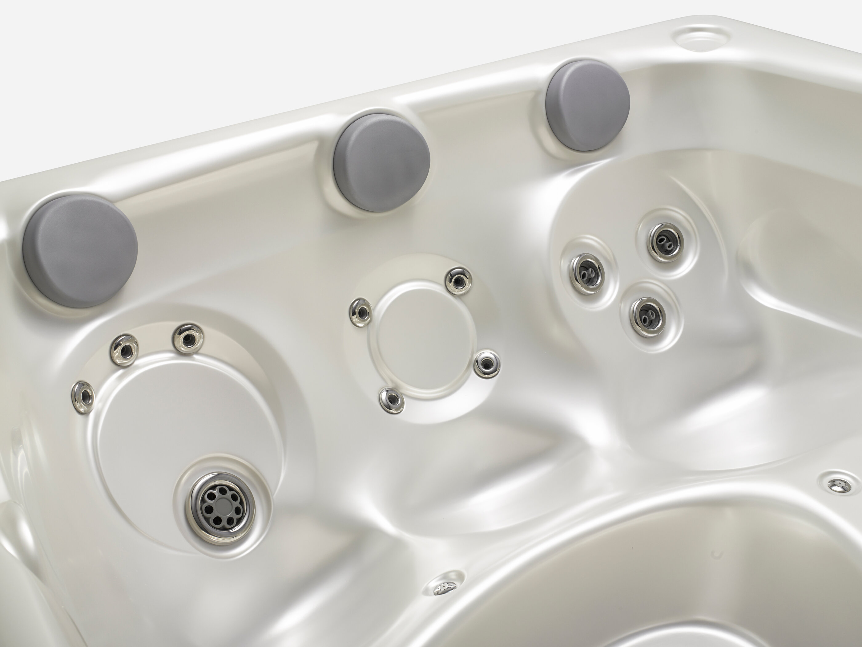 USSPA Aston – family hot tub for indoor or terrace use with premium design and four massage seats.