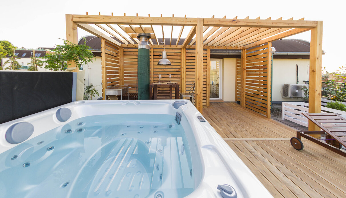 USSPA Aston hot tub installed on an outdoor terrace with a pergola in a modern elegant style.