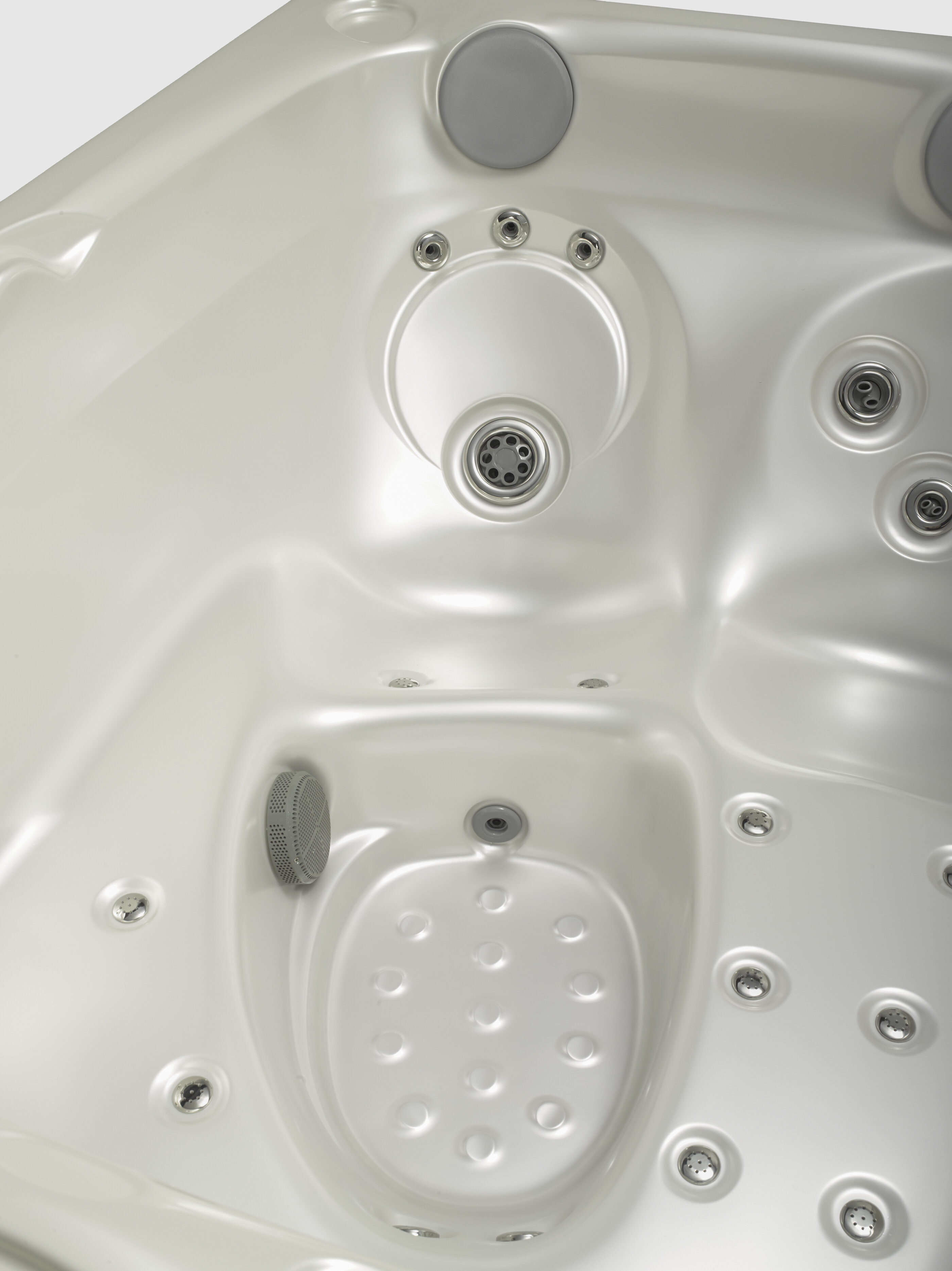 USSPA Benjamin – premium compact hot tub for relaxation in the comfort and safety of your home.