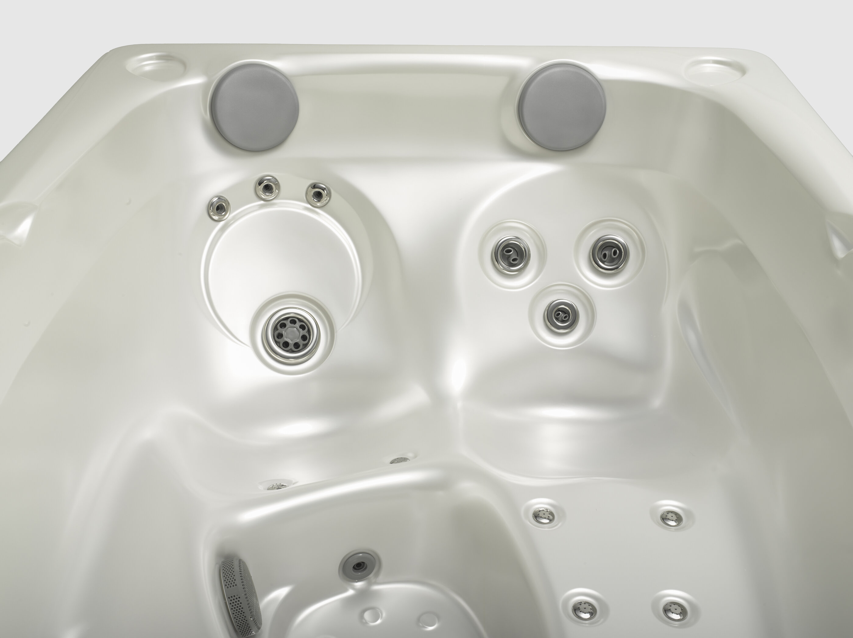 USSPA Benjamin – premium compact hot tub for relaxation in the comfort and safety of your home.