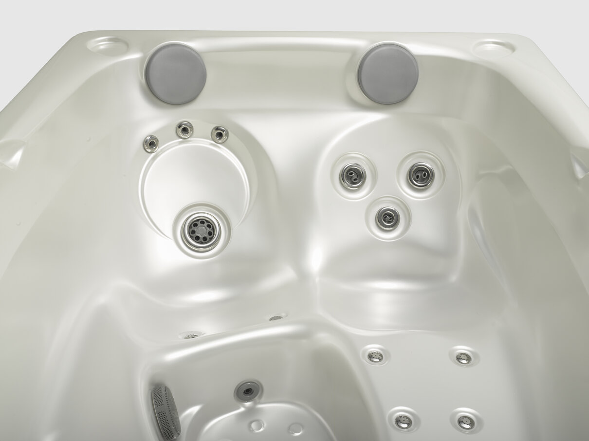 USSPA Benjamin – premium compact hot tub for relaxation in the comfort and safety of your home.