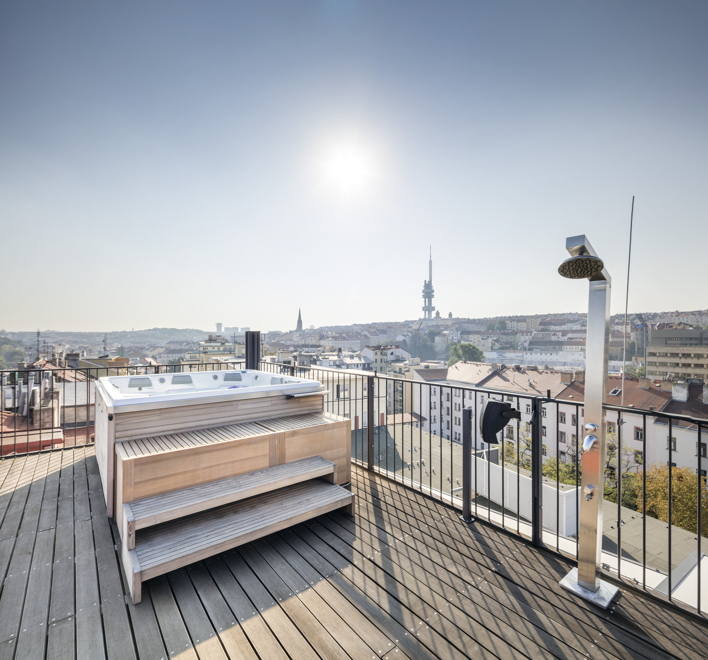 USSPA Columba iN whirlpool for up to 7 people – outdoor terrace in central Prague.