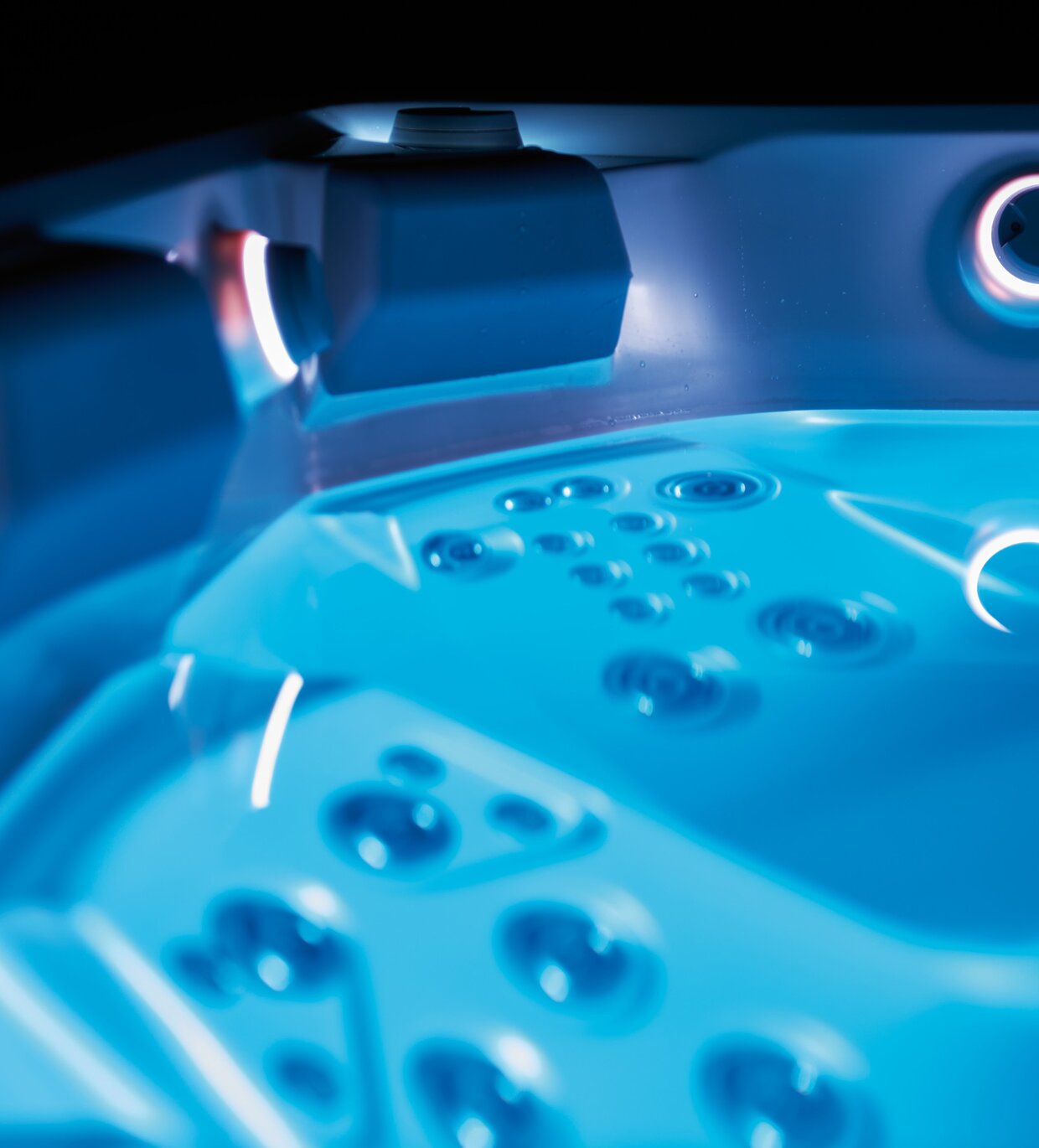 USSPA premium spa – unique design that looks great and works perfectly.