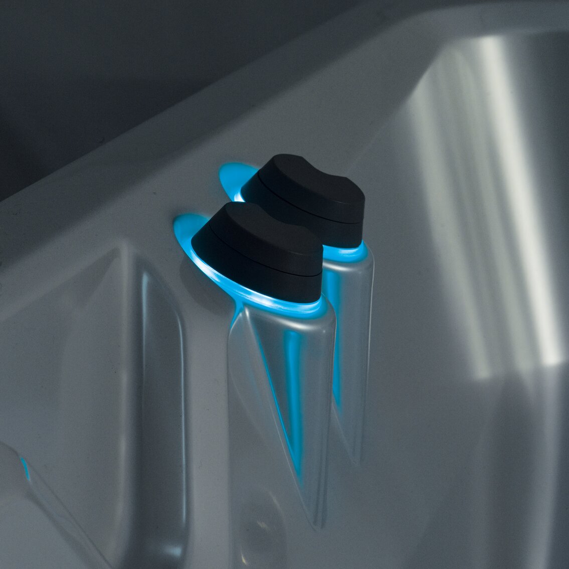 USSPA hot tubs with illuminated controls and Rainbow Light for a unique relaxing atmosphere.