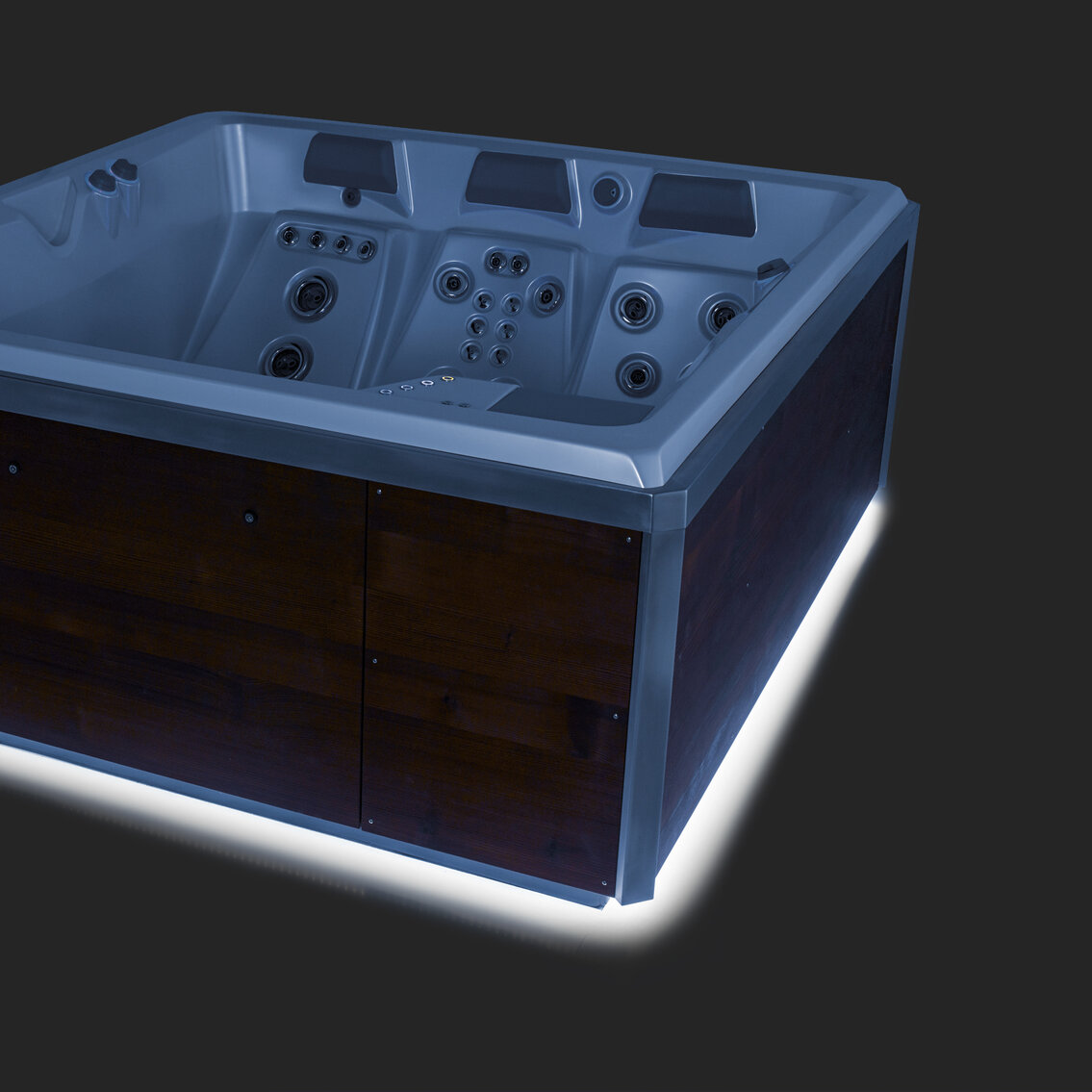 USSPA Czech whirlpool with cabinet lighting for unique moments of relaxation and comfort.