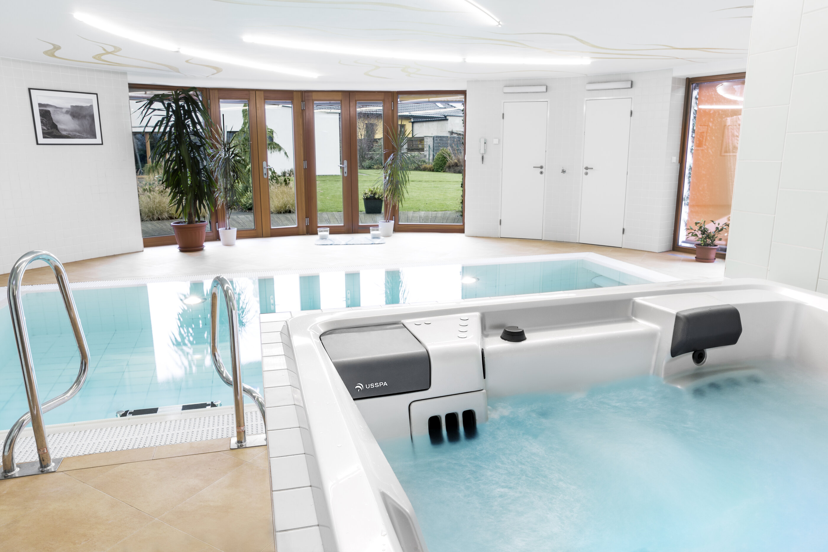 USSPA Draco iN – premium hot tub for up to four people for relaxation in the comfort of your interior.