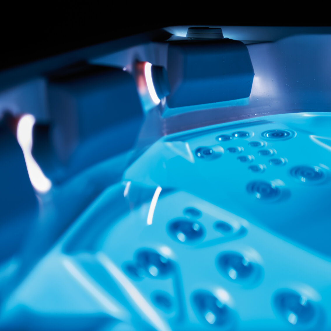 USSPA whirlpool – expert hydrotherapy for total body and mind relaxation.